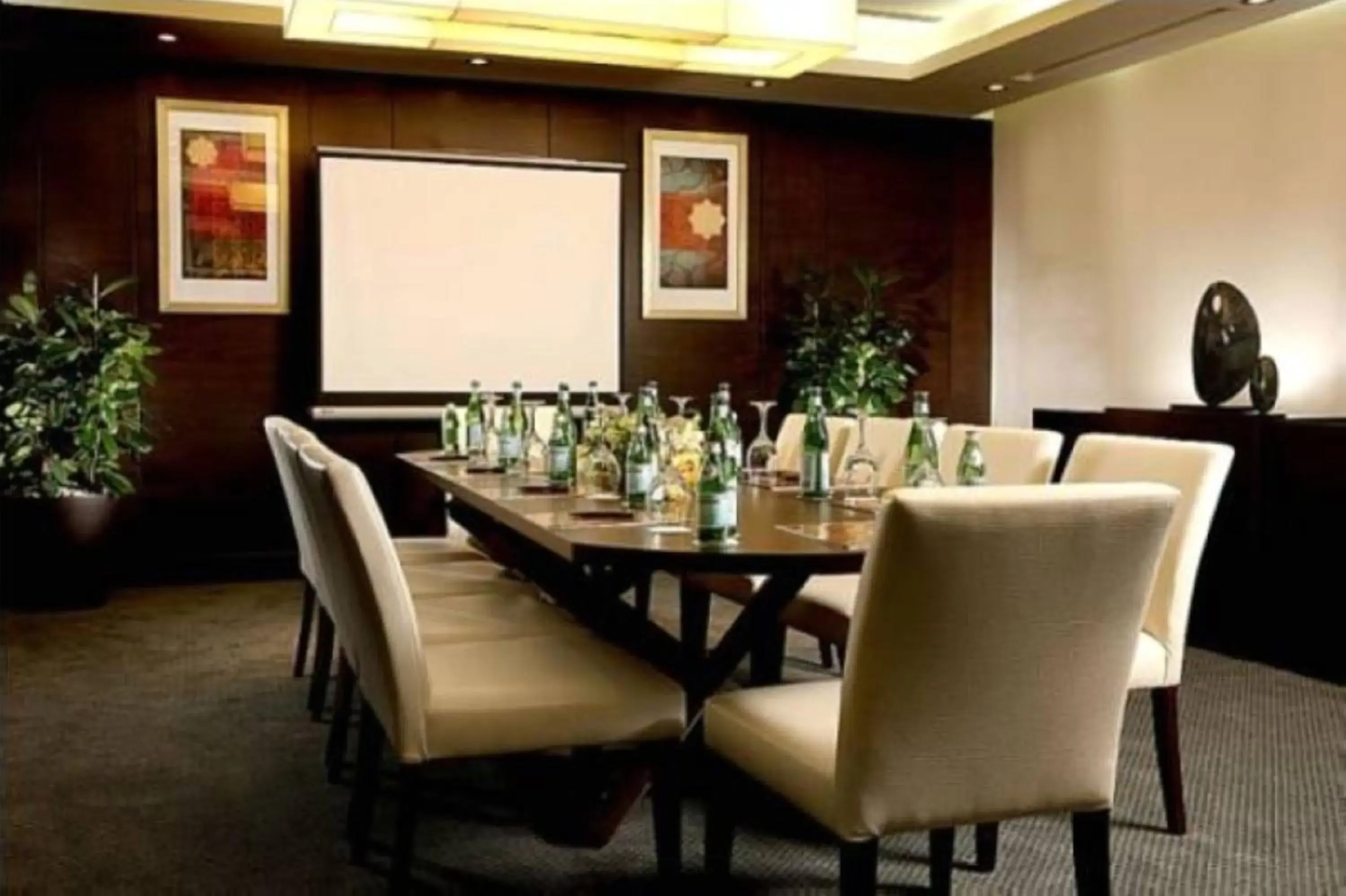 Business facilities in Safir Hotel Doha