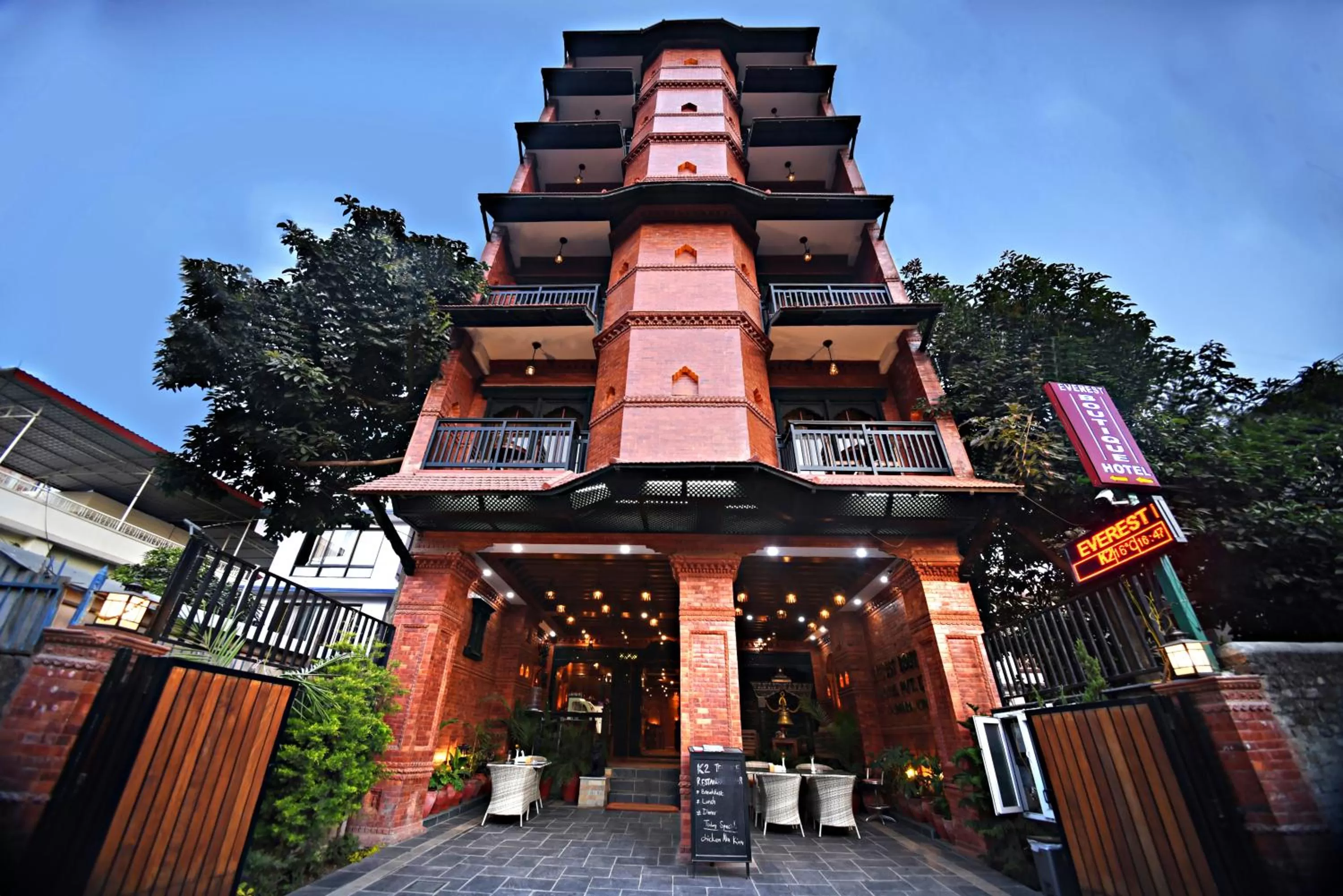 Everest Boutique Hotel