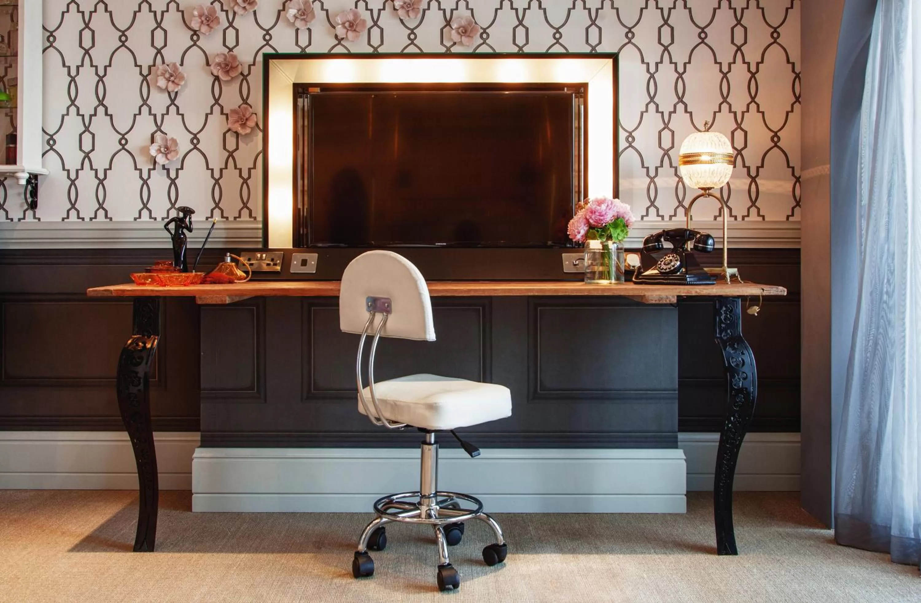 Photo of the whole room in AX The Palace