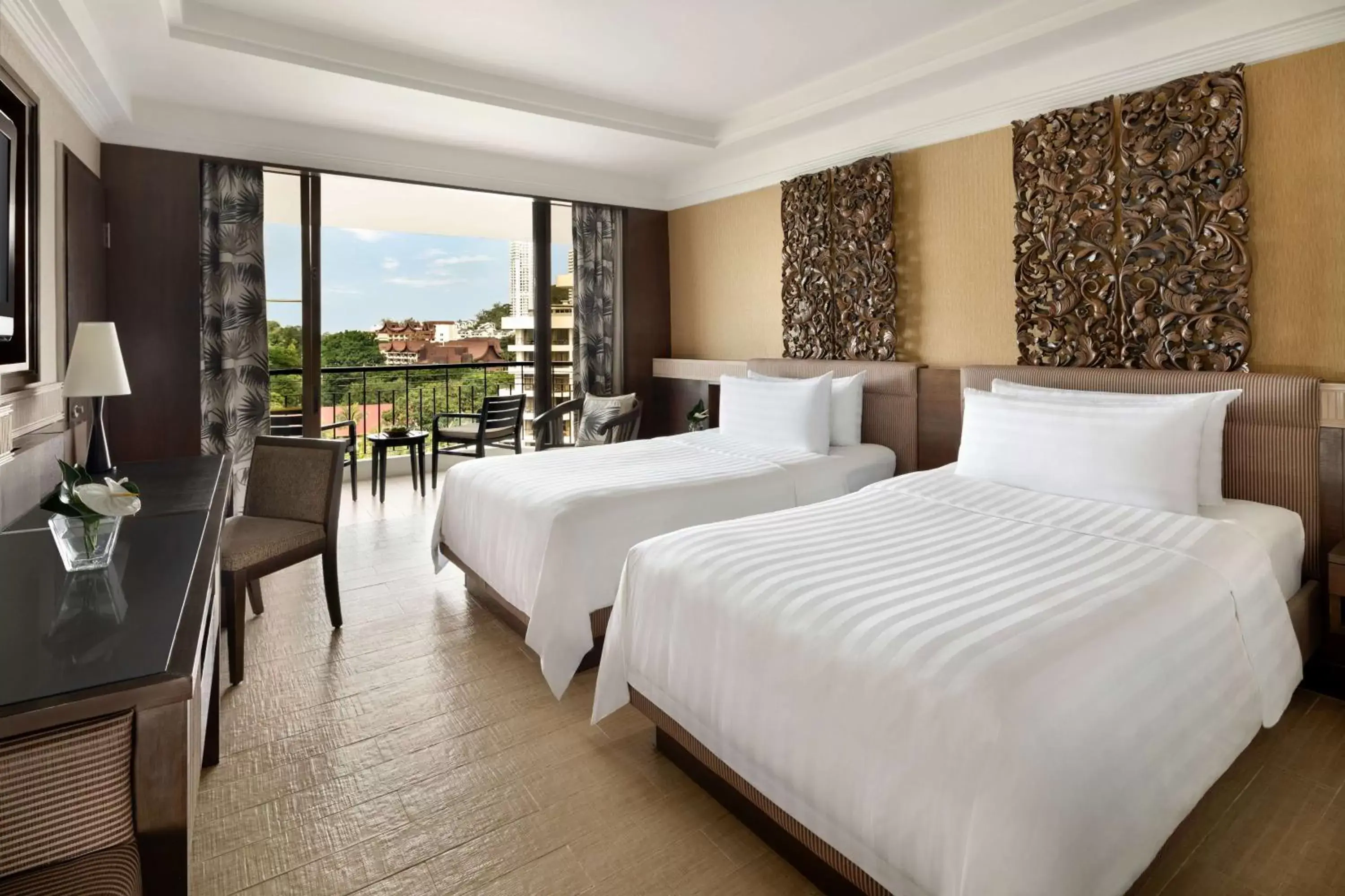 Photo of the whole room, Bed in Shangri-La Golden Sands, Penang