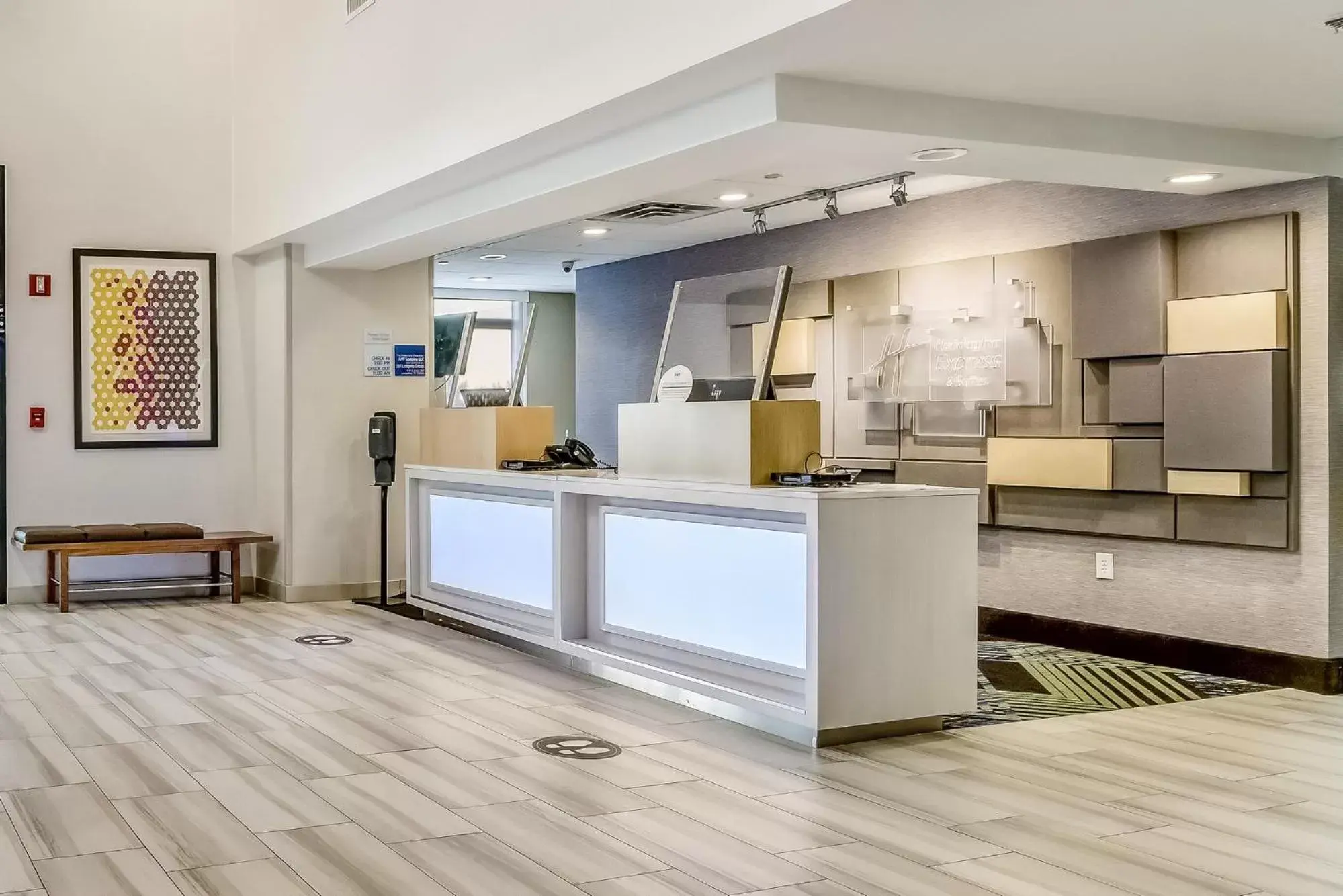Lobby or reception in Holiday Inn Express & Suites Longview North, an IHG Hotel