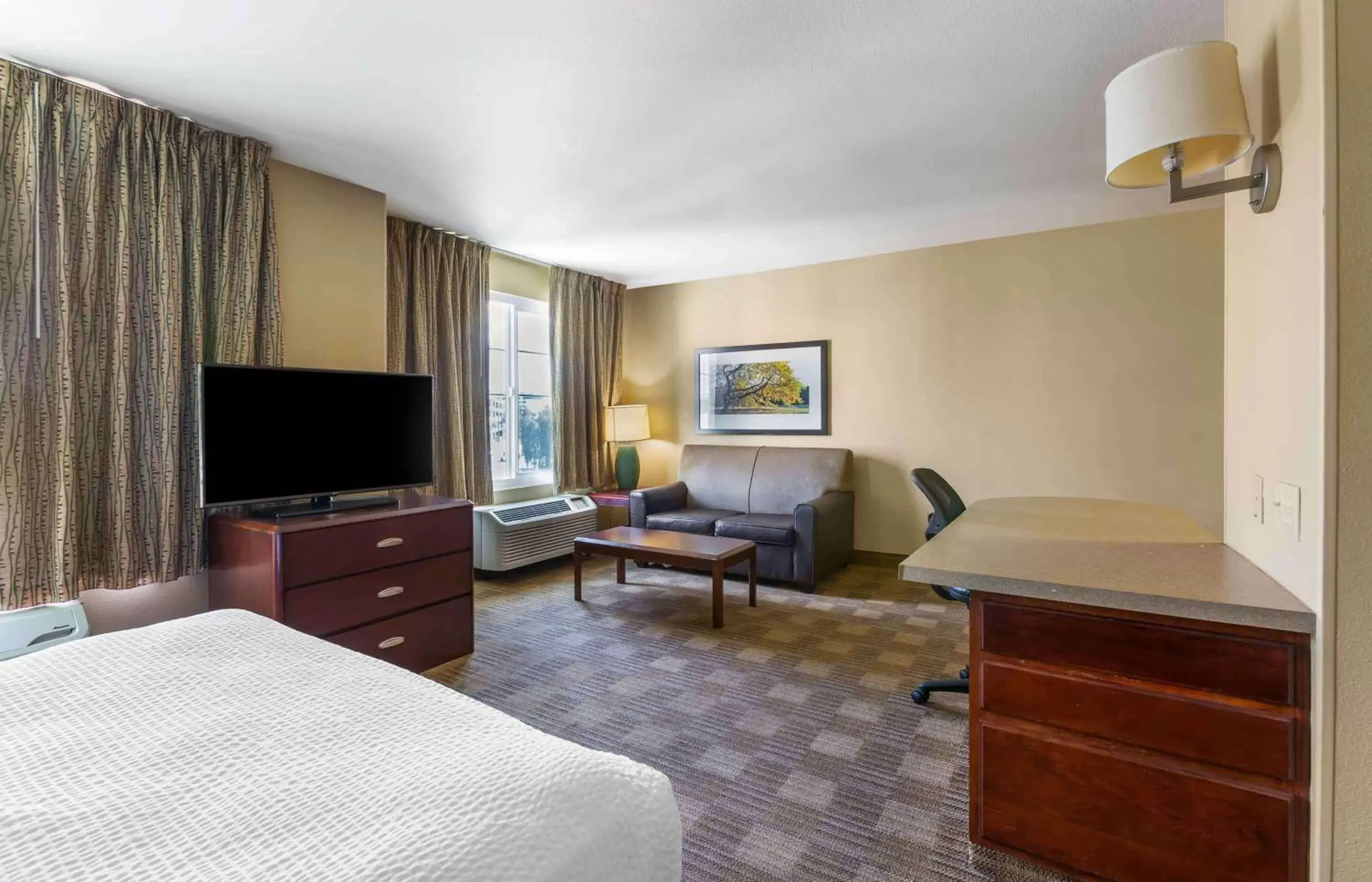 Bedroom, TV/Entertainment Center in Extended Stay America Suites - Phoenix - Midtown