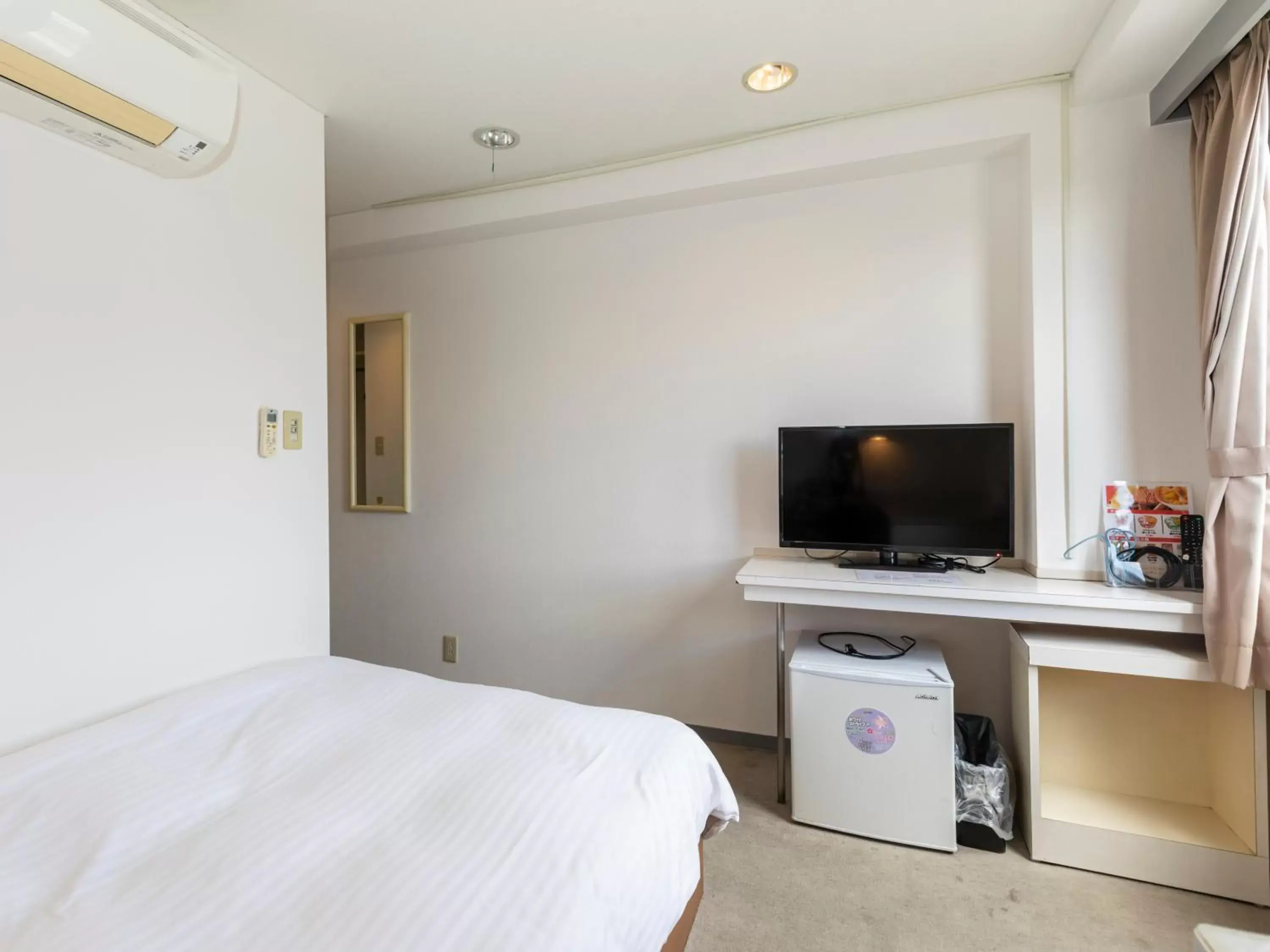 Photo of the whole room, TV/Entertainment Center in Tabist Hotel Yuan Akashi