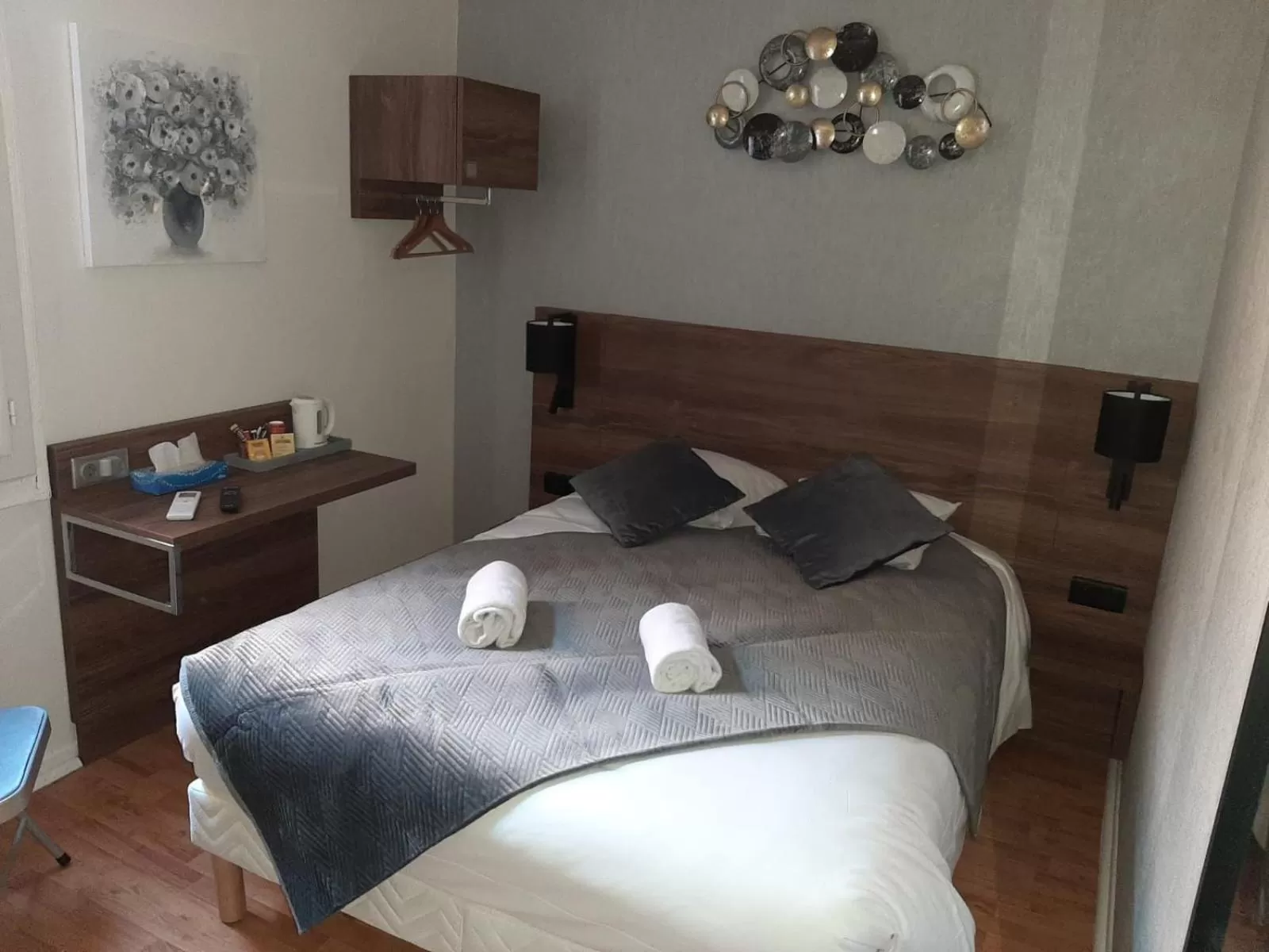 Bed in Hotel Le Rochegude