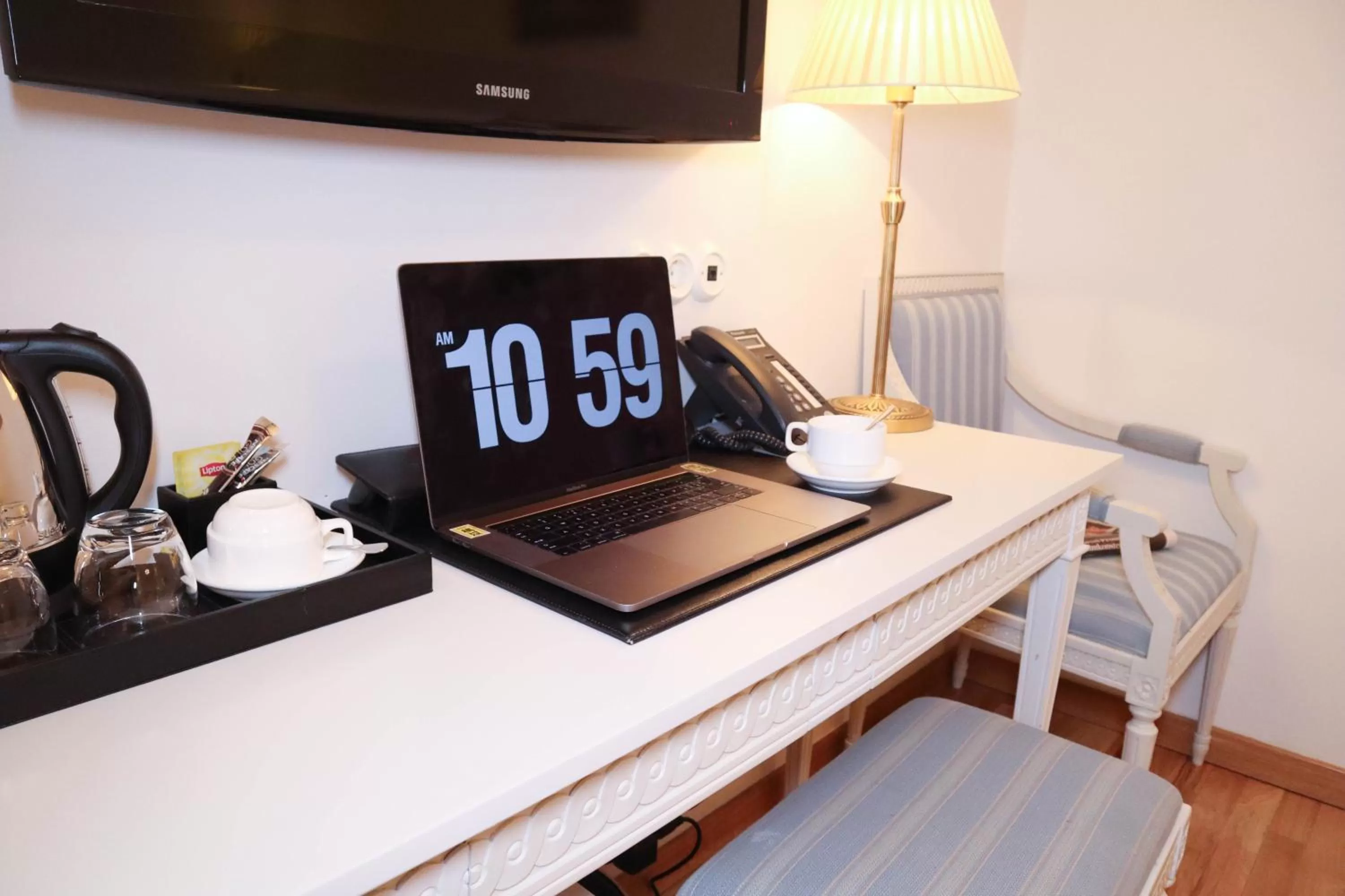 TV and multimedia in Brommavik Hotel