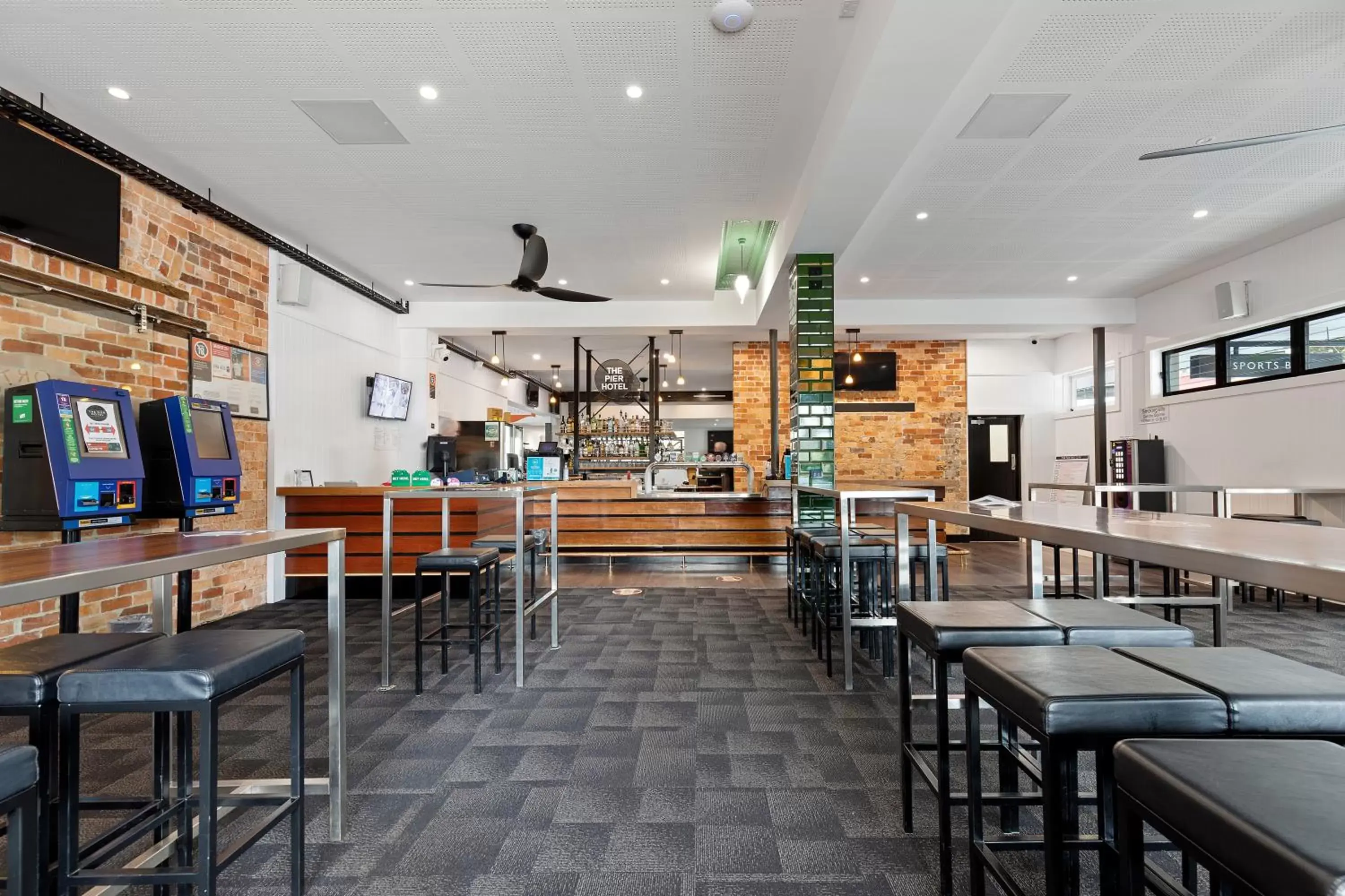 Restaurant/Places to Eat in Pier Hotel Coffs Harbour