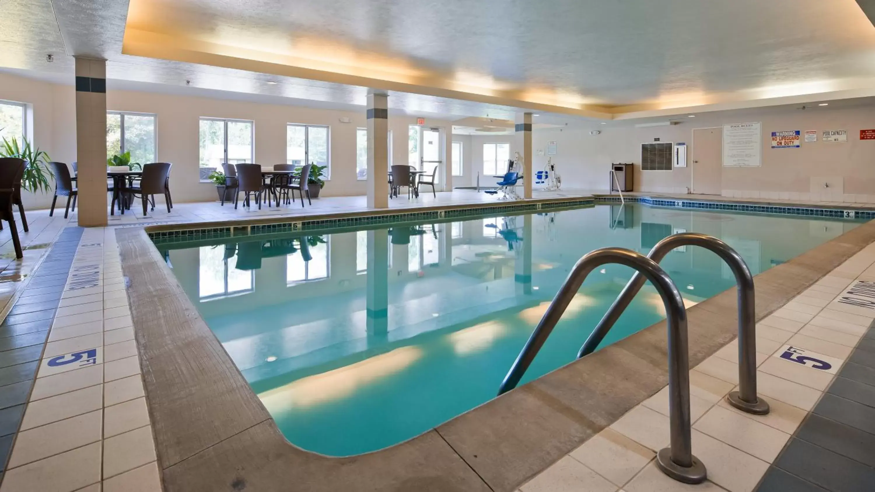 Swimming Pool in Best Western Beacon Inn