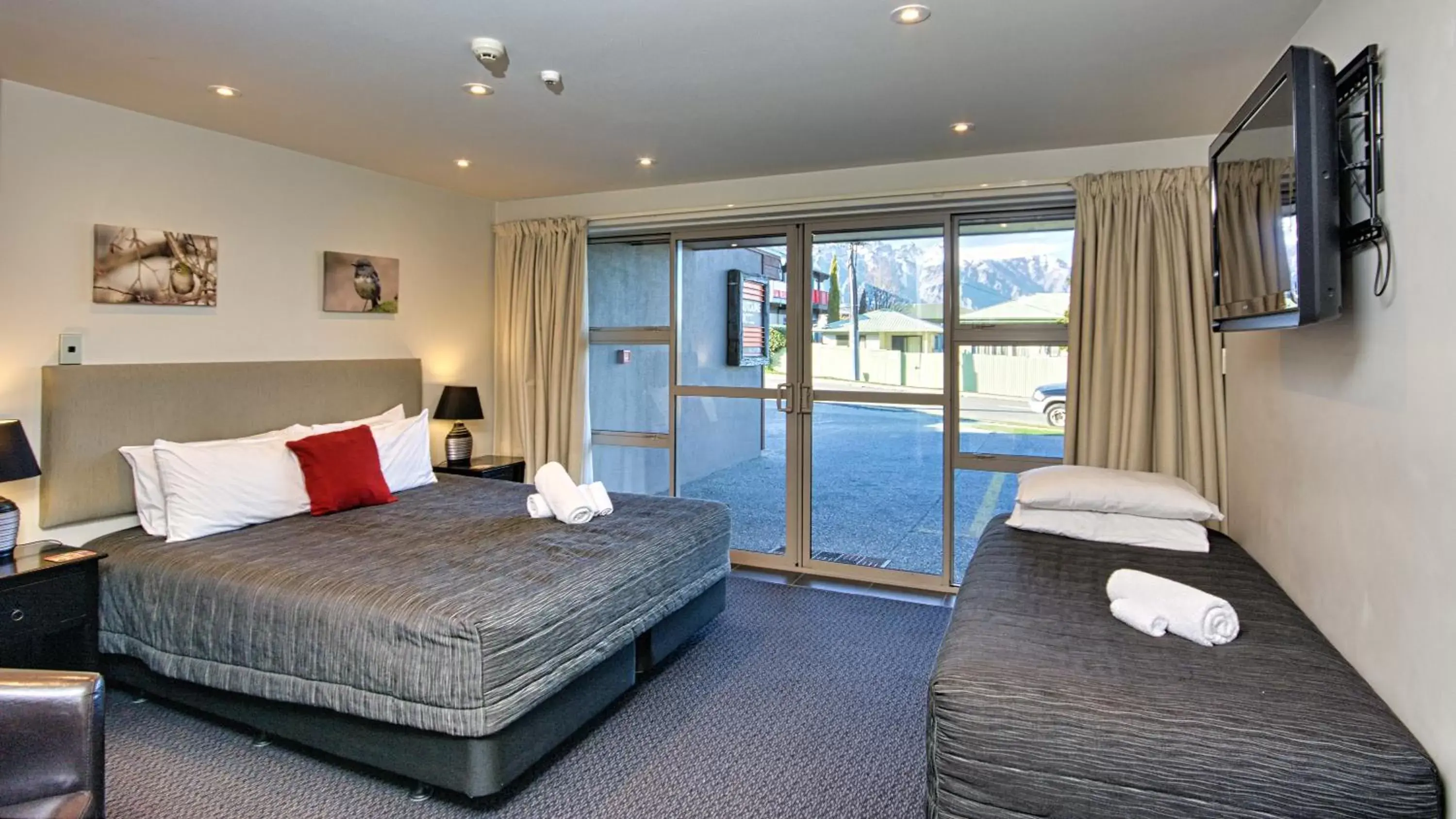 Bedroom in Autoline Queenstown Motel