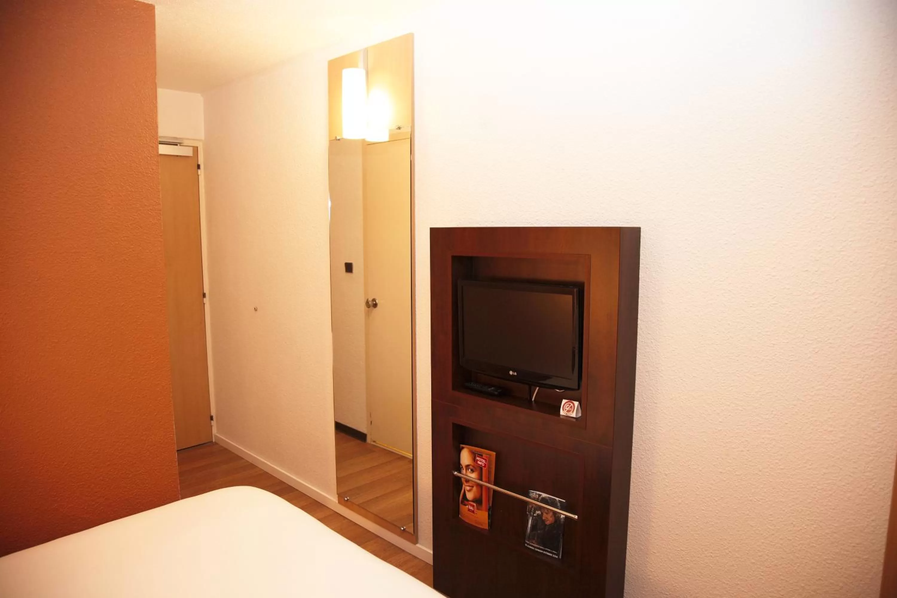 Bedroom, Bed in ibis les Etangs des Moines