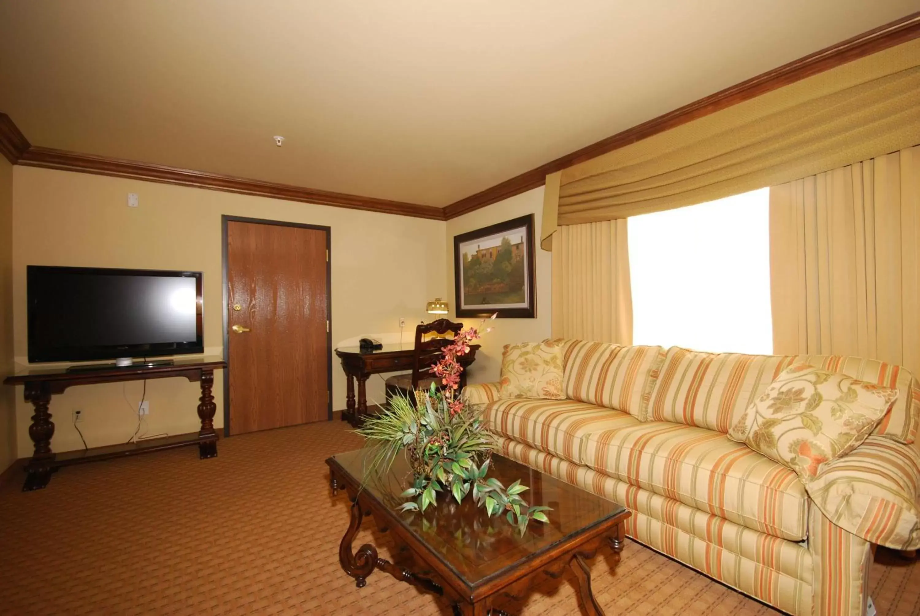 Photo of the whole room, Seating Area in Best Western San Isidro Inn