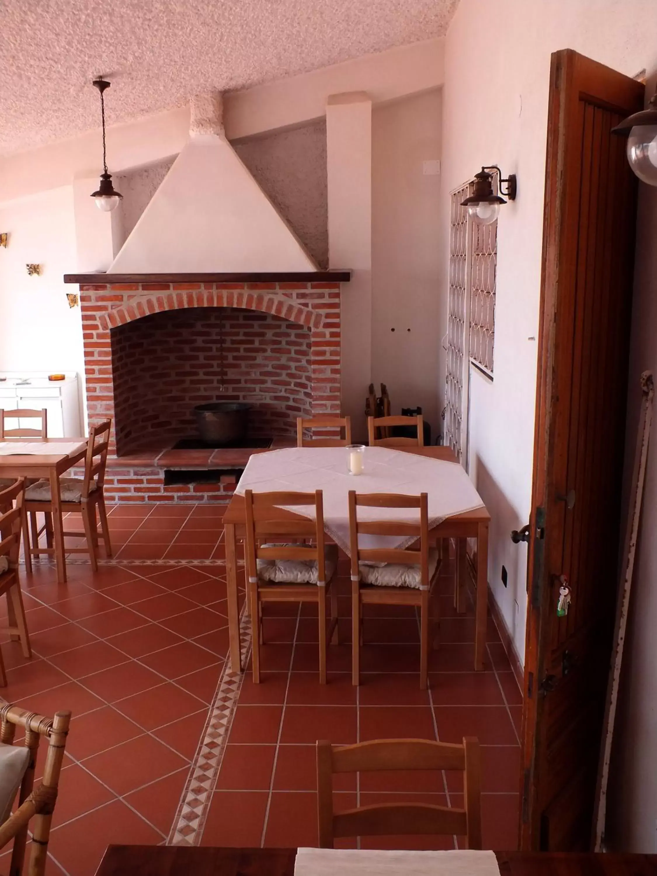 Communal lounge/ TV room, Dining Area in B&B Villa sul Mare