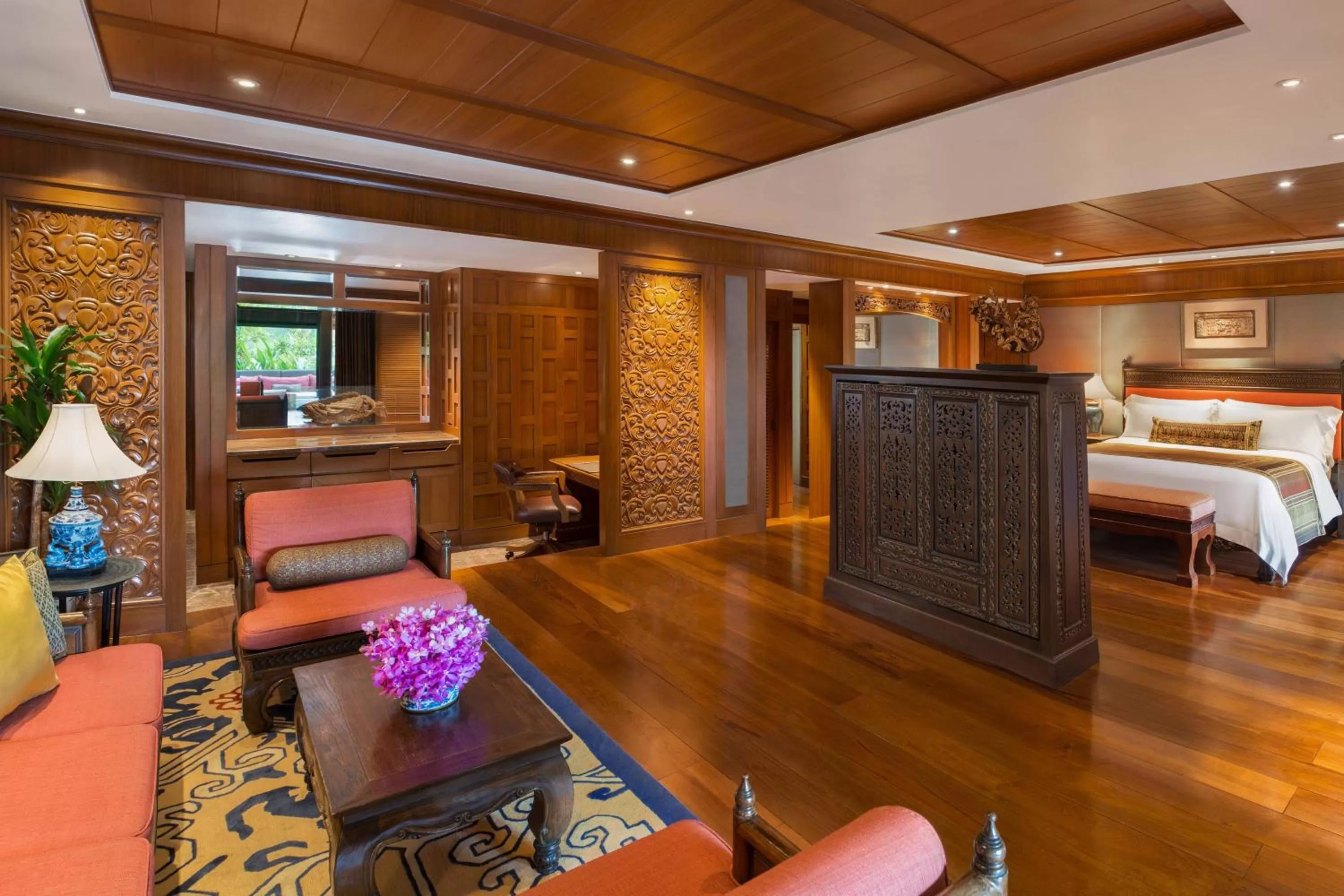 Living room, Bed in Sheraton Grande Sukhumvit, a Luxury Collection Hotel, Bangkok