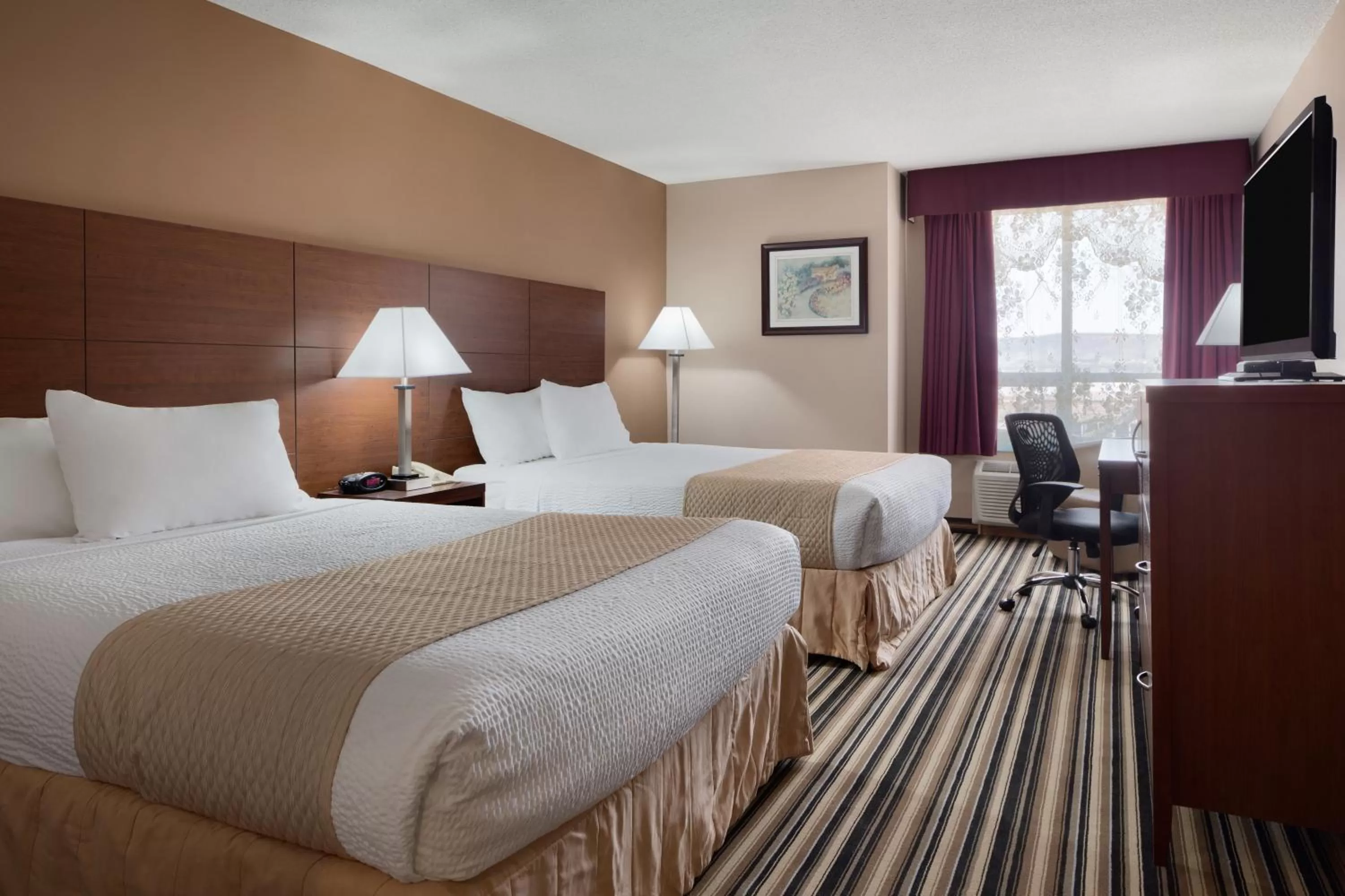 Photo of the whole room, Bed in Days Inn by Wyndham Dalhousie