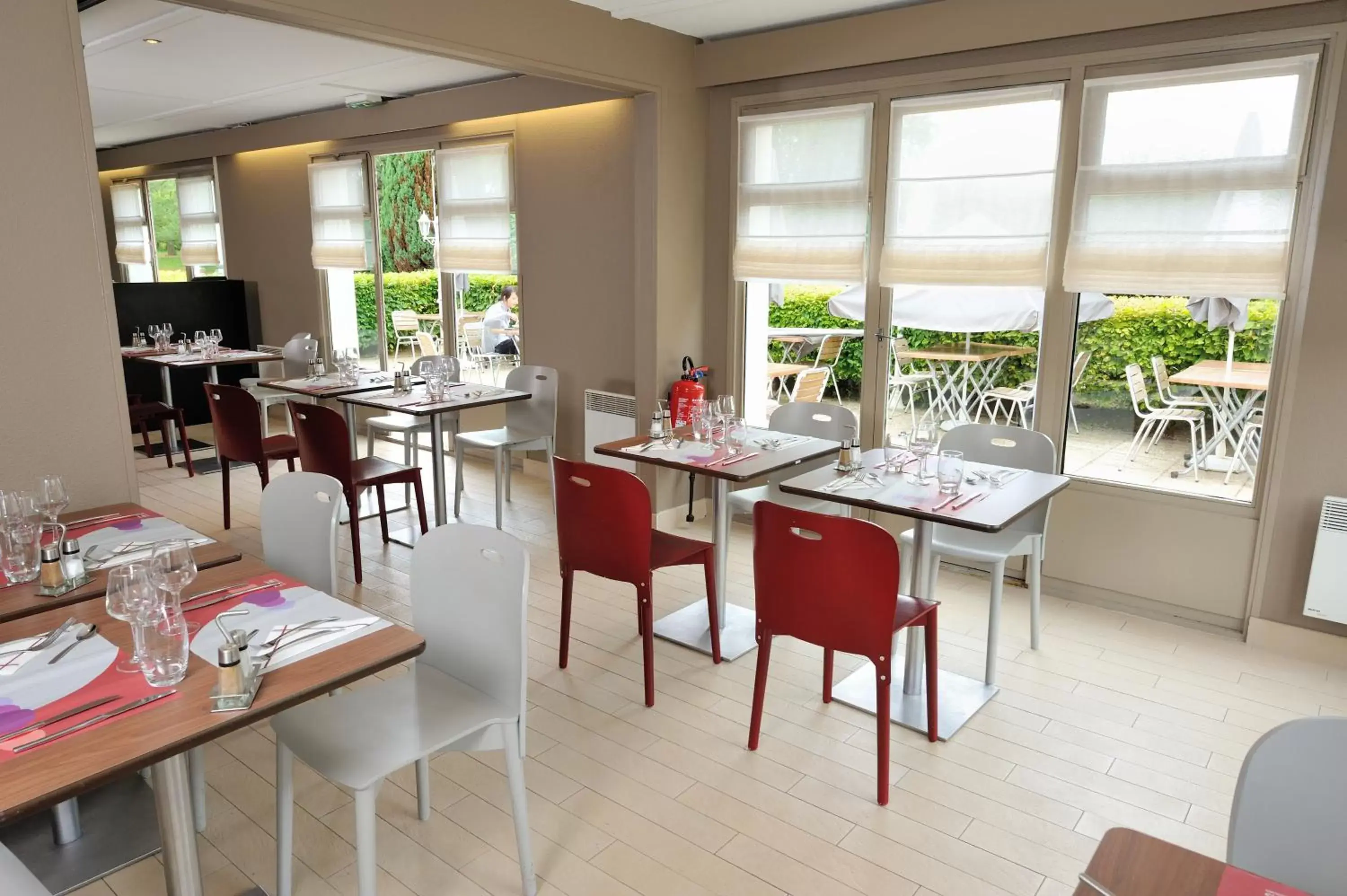 Restaurant/places to eat in Campanile Reims Est - Taissy Restaurant/places to eat in Campanile Reims Est - Taissy