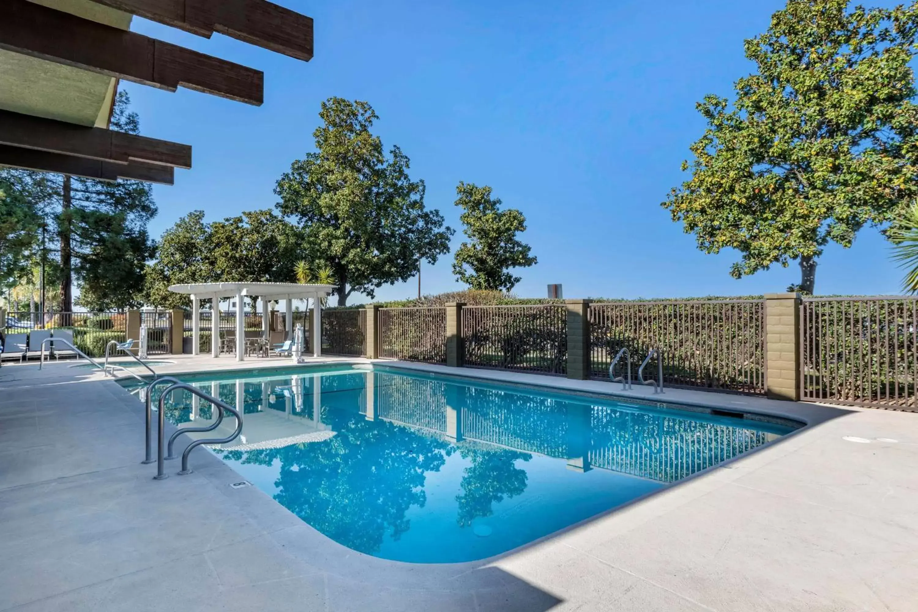 Swimming Pool in Best Western Orchard Inn