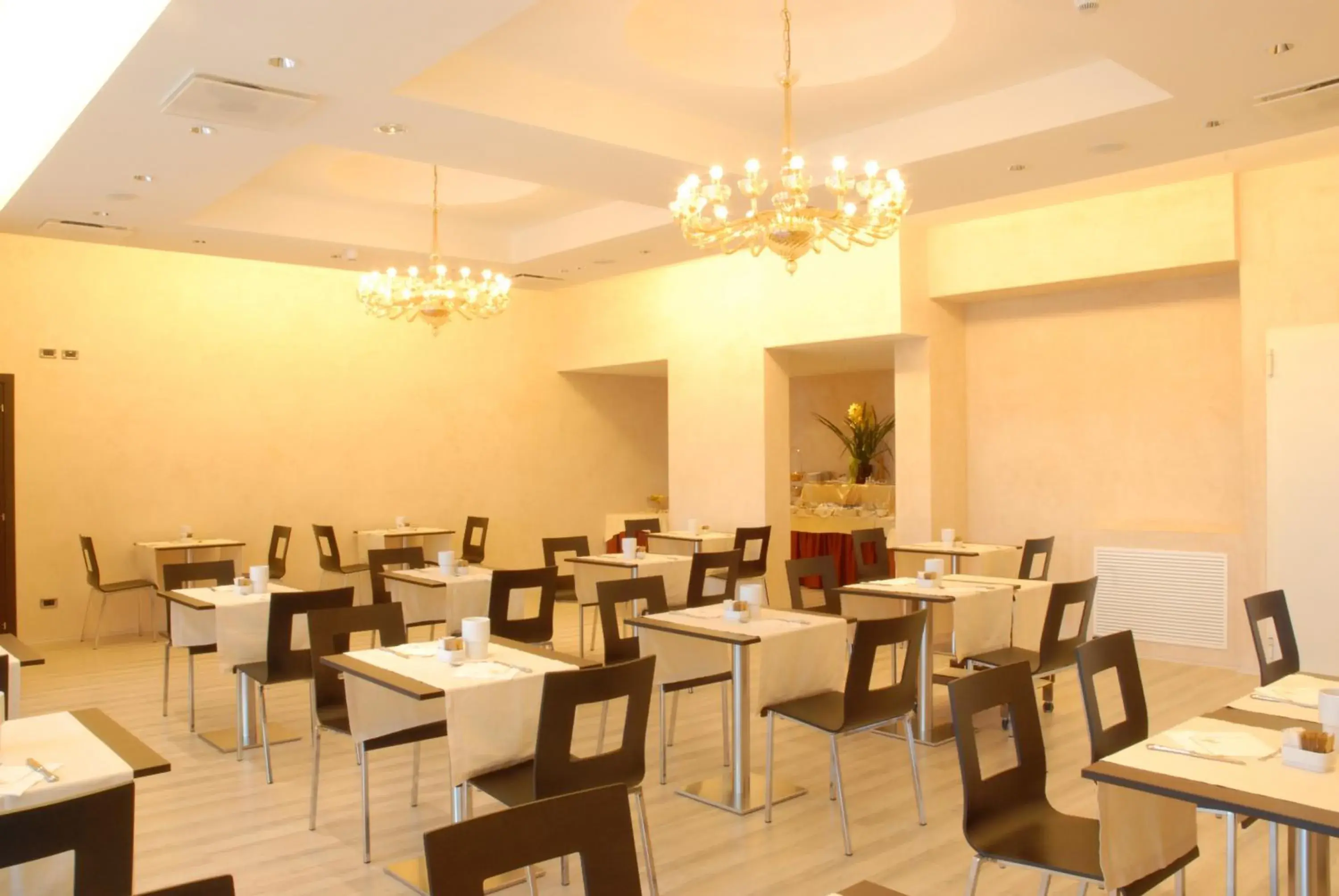 Restaurant/places to eat in San Giorgio, Sure Hotel Collection by Best Western Restaurant/places to eat in San Giorgio, Sure Hotel Collection by Best Western