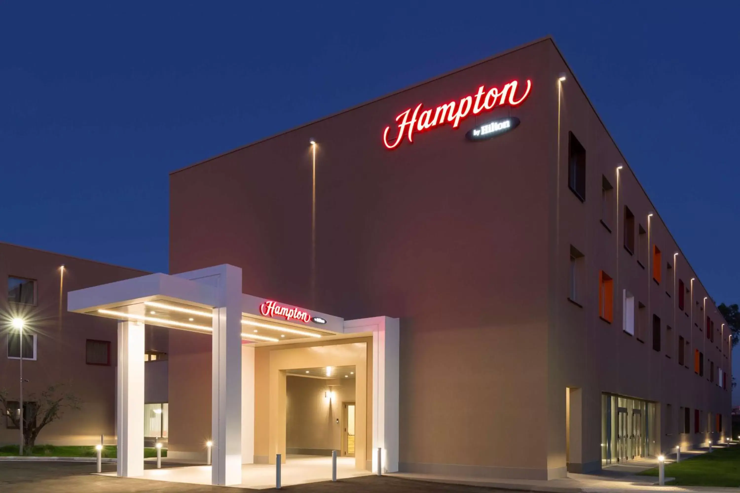 Property Building in Hampton By Hilton Rome East