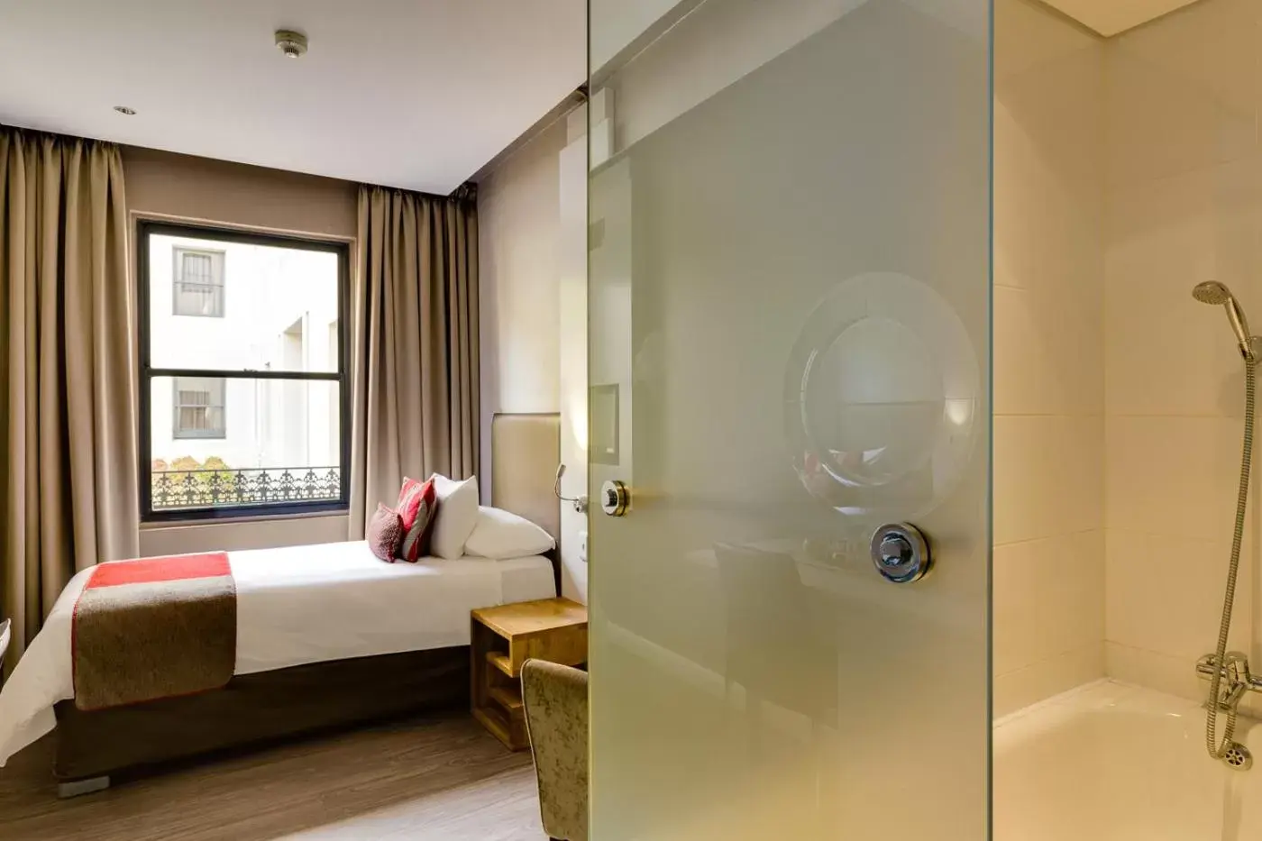 Bedroom, Bathroom in Protea Hotel by Marriott Cape Town Waterfront Breakwater Lodge
