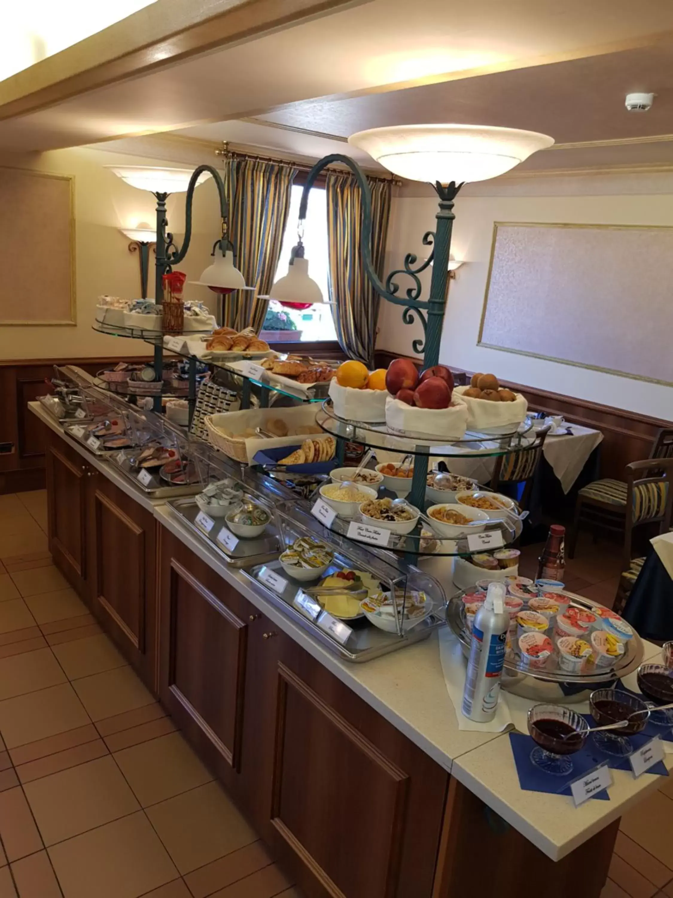 Continental breakfast, Food in Hotel San Donato - Bologna centro