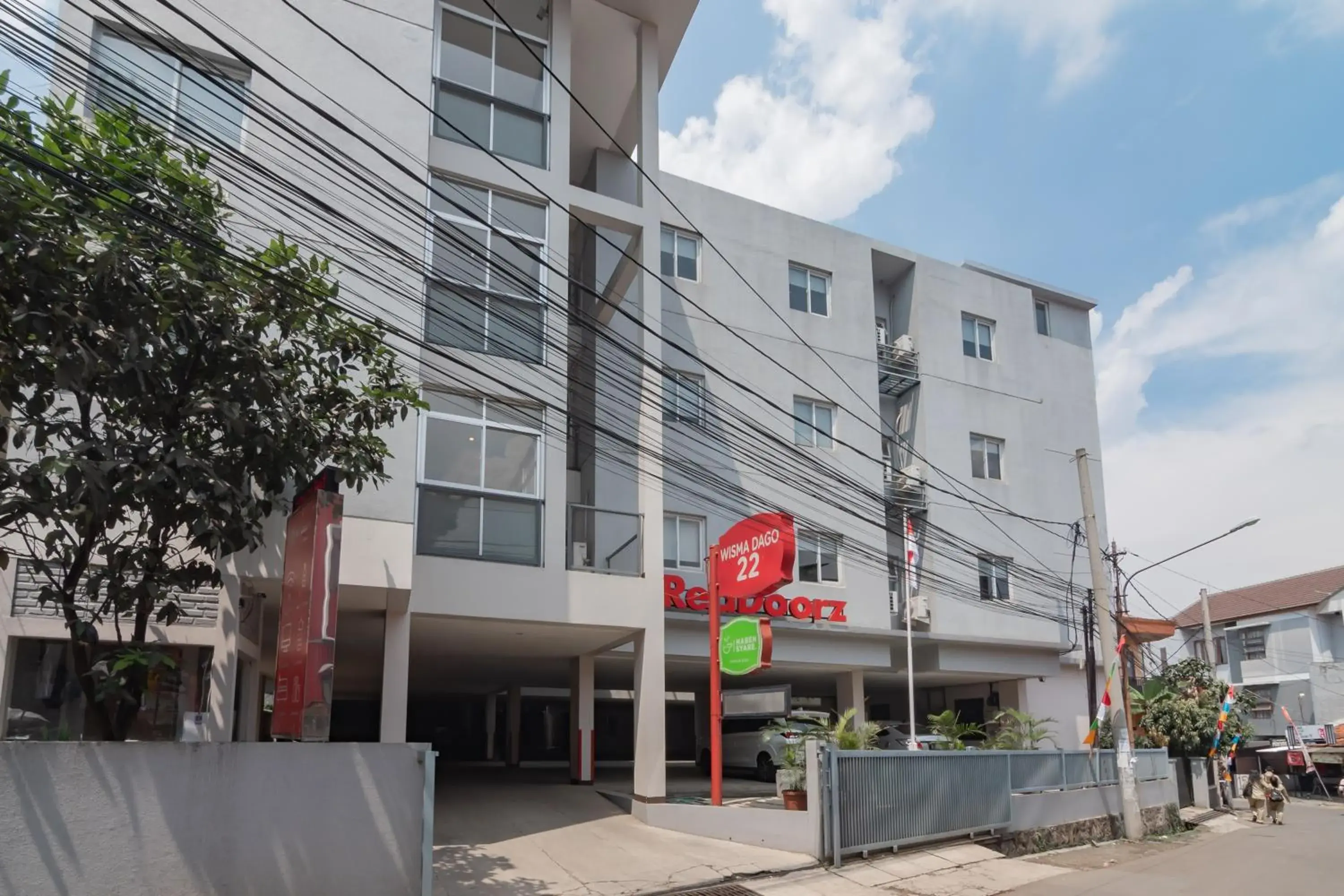 Property building in RedDoorz Plus @ Dago Pojok 3 Property building in RedDoorz Plus @ Dago Pojok 3