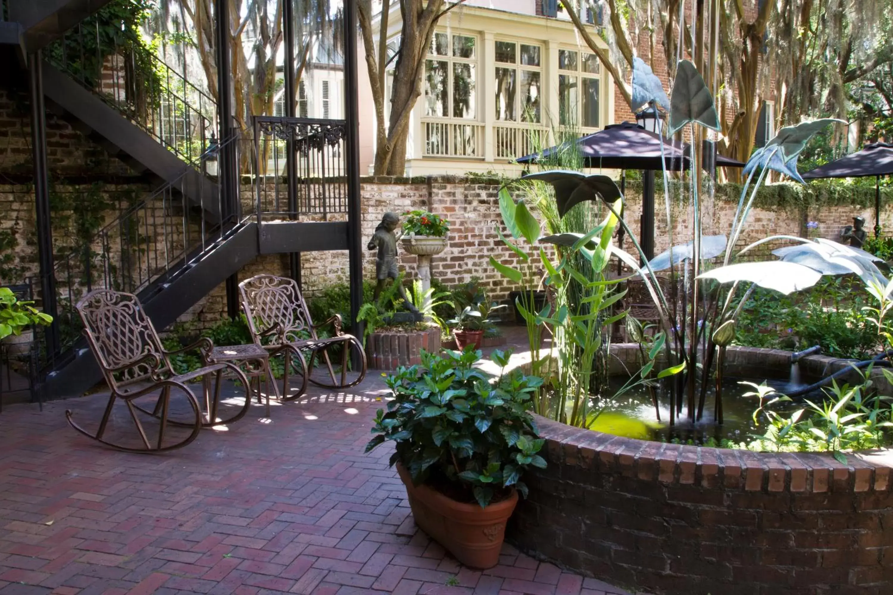 Facade/entrance in Eliza Thompson House, Historic Inns of Savannah Collection