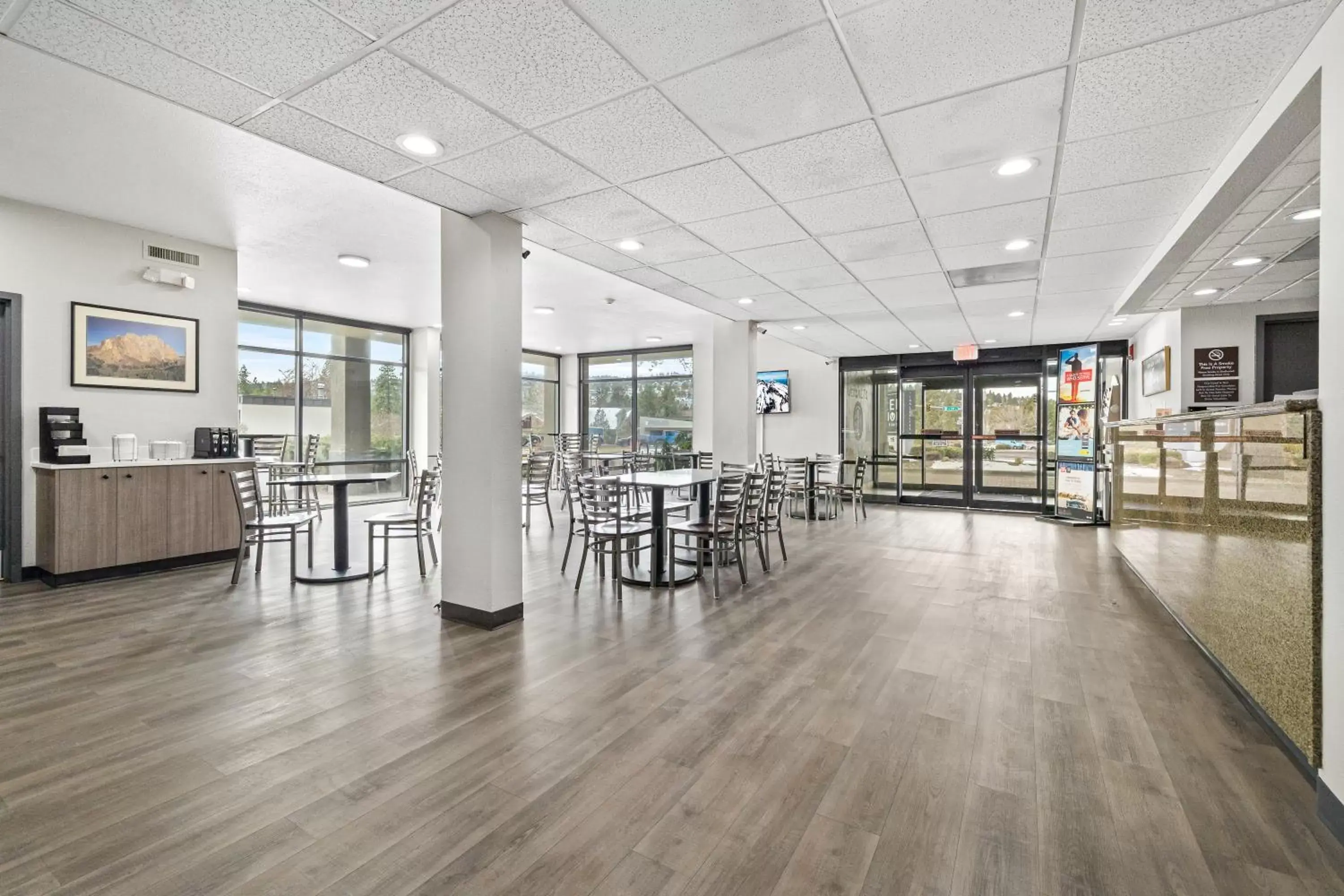 Lobby or reception in Red Lion Inn & Suites Deschutes River - Bend Lobby or reception in Red Lion Inn & Suites Deschutes River - Bend