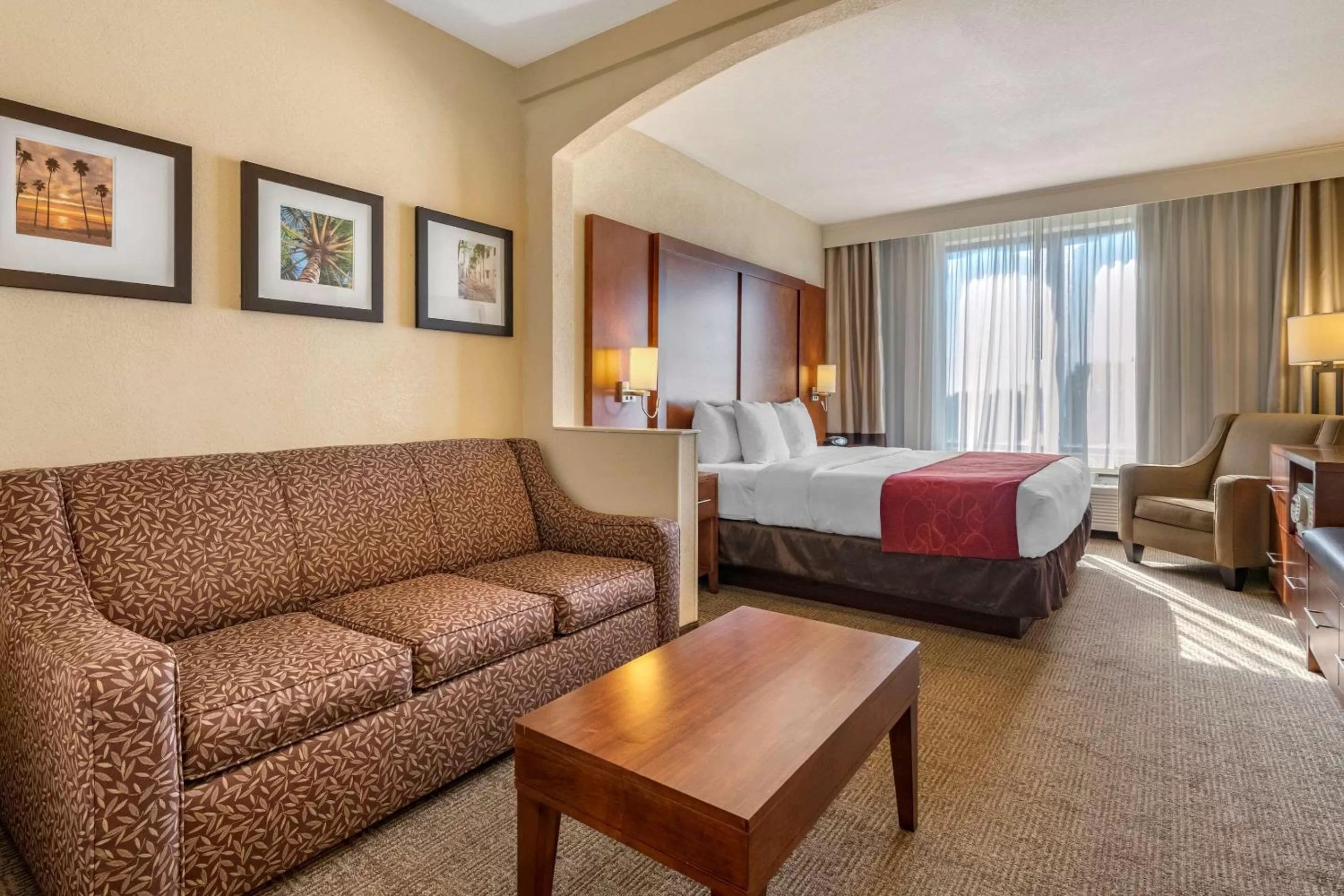 Photo of the whole room, Bed in Comfort Suites Miami - Kendall