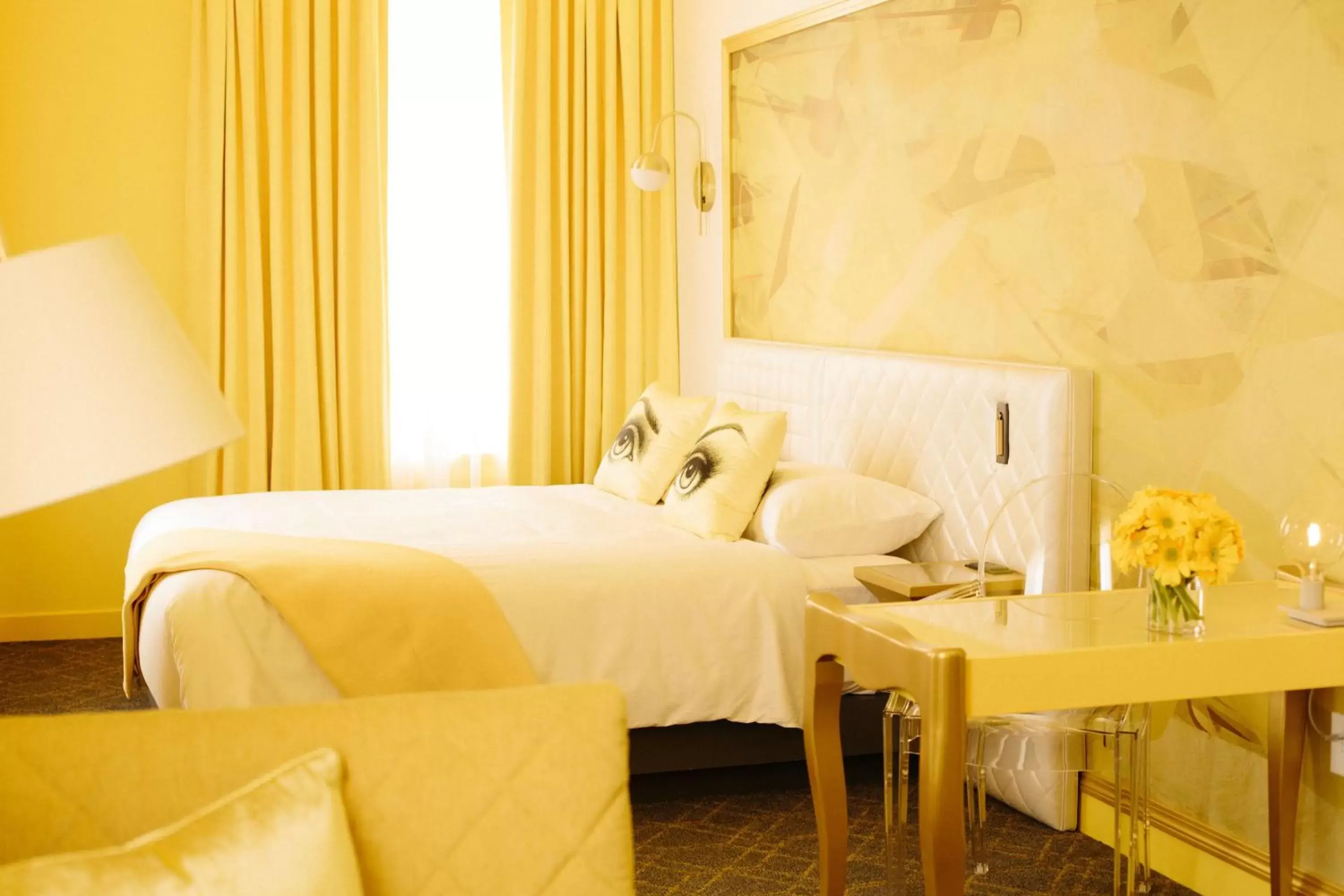 King Room in Angad Arts Hotel St Louis, Tapestry Collection by Hilton King Room in Angad Arts Hotel St Louis, Tapestry Collection by Hilton