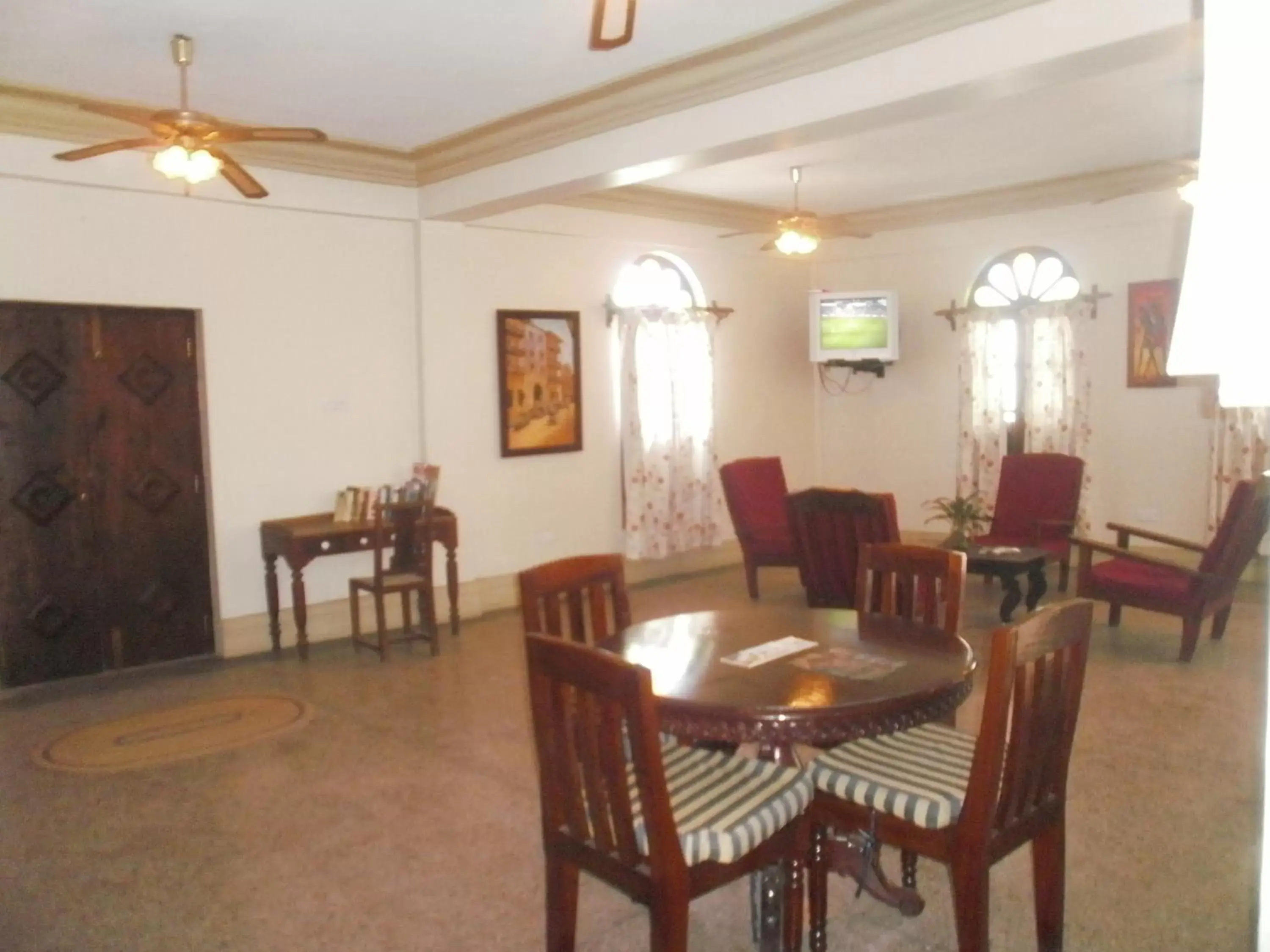 Communal lounge/ TV room, Restaurant/Places to Eat in Asmini Palace Hotel