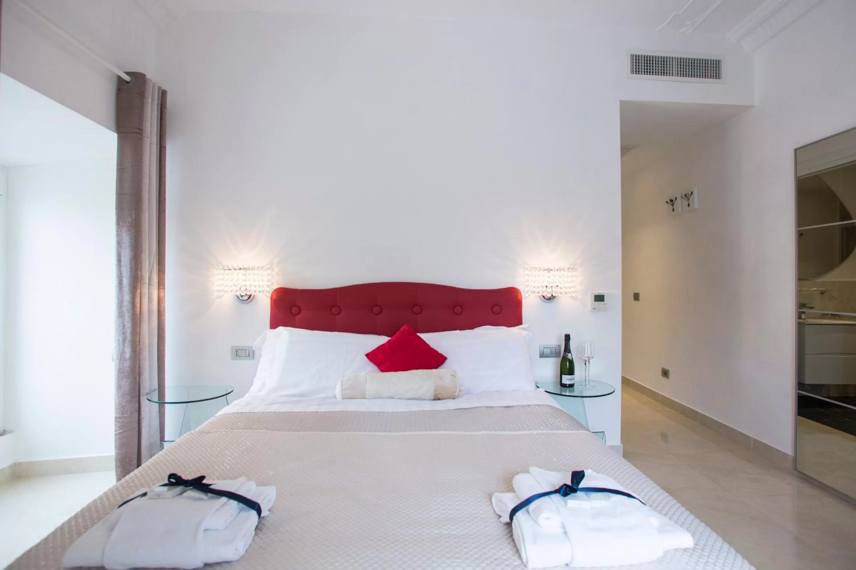 Bed in San Pietro Grand Suite