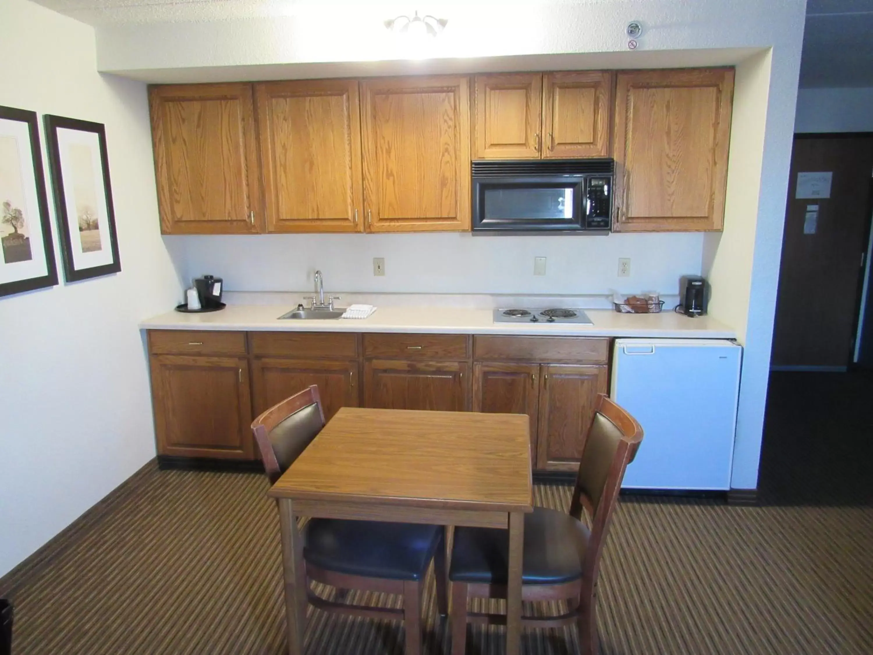 Kitchen or kitchenette, Kitchen/Kitchenette in AmericInn by Wyndham Menominee