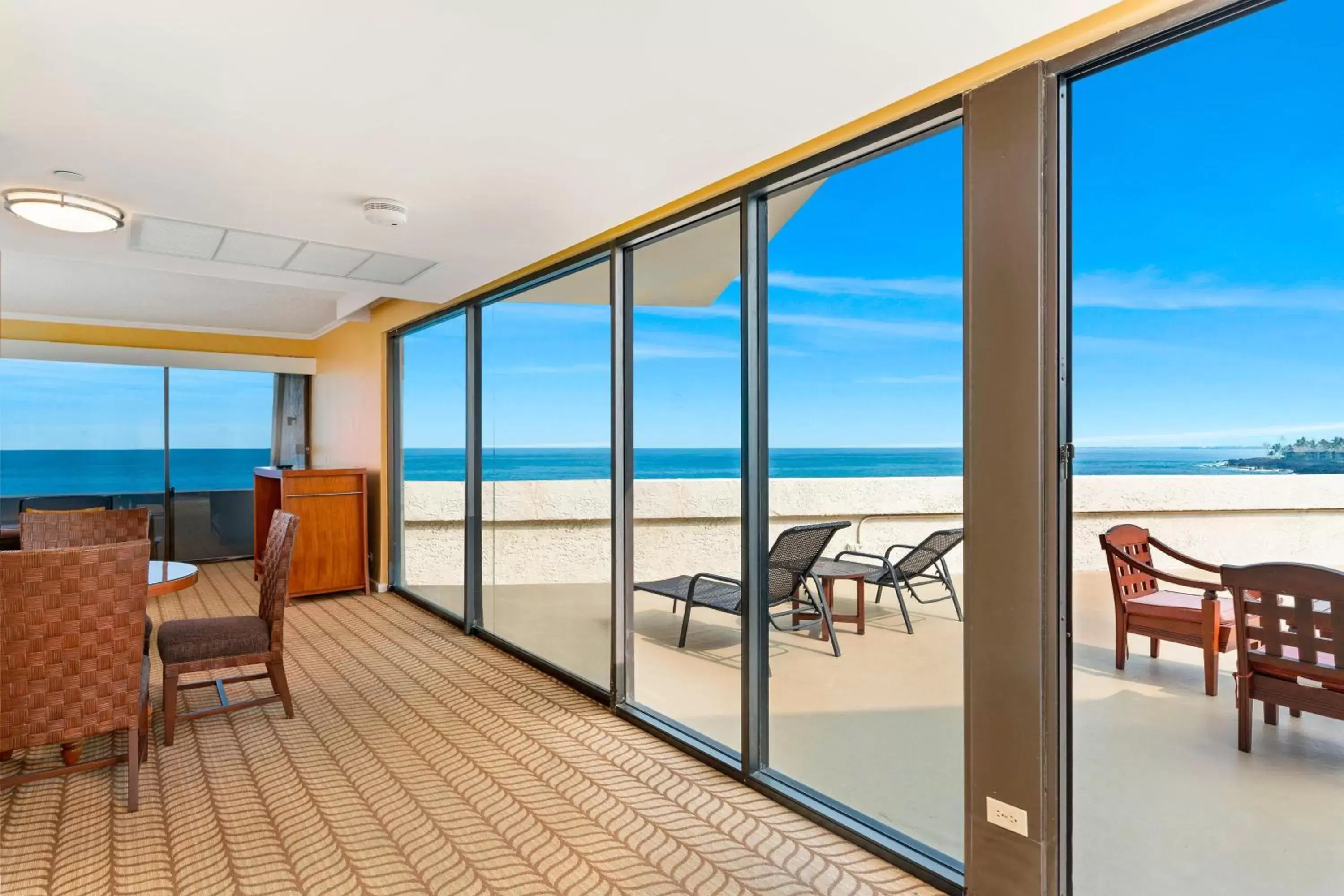 Photo of the whole room, Sea View in Outrigger Kona Resort and Spa