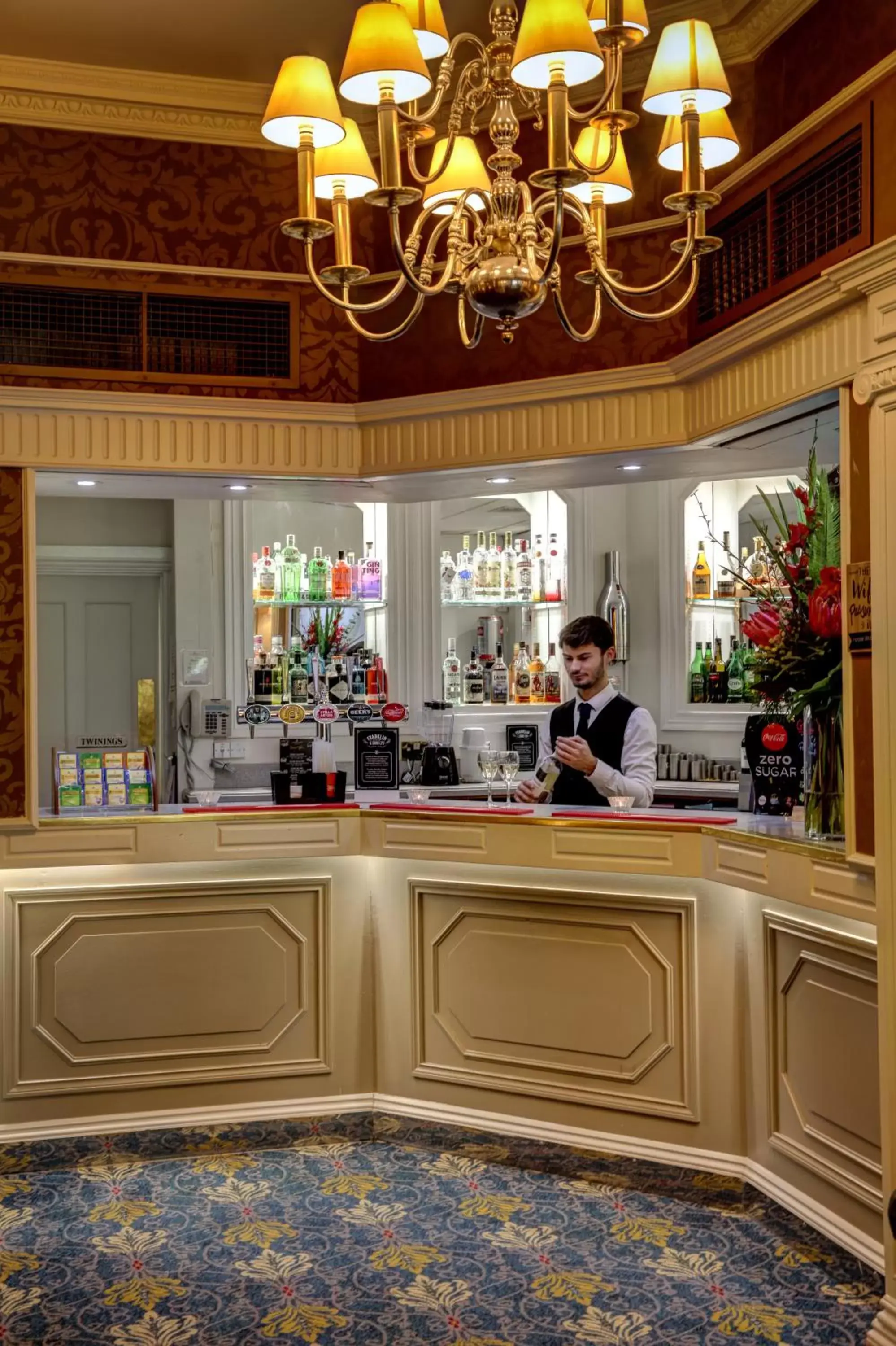 Lounge or bar in Norfolk Royale Hotel