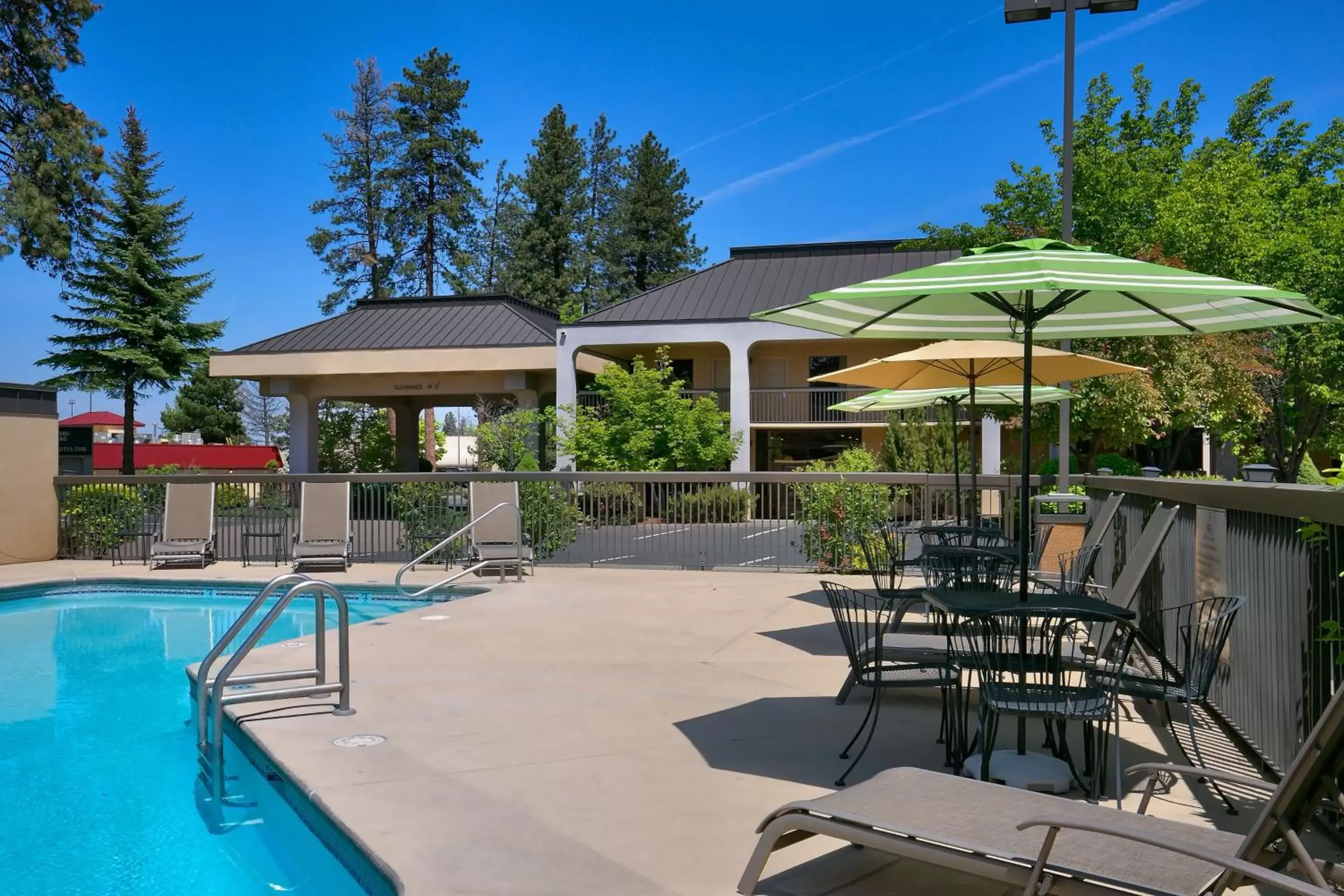 Patio, Swimming Pool in Red Lion Inn & Suites Deschutes River - Bend