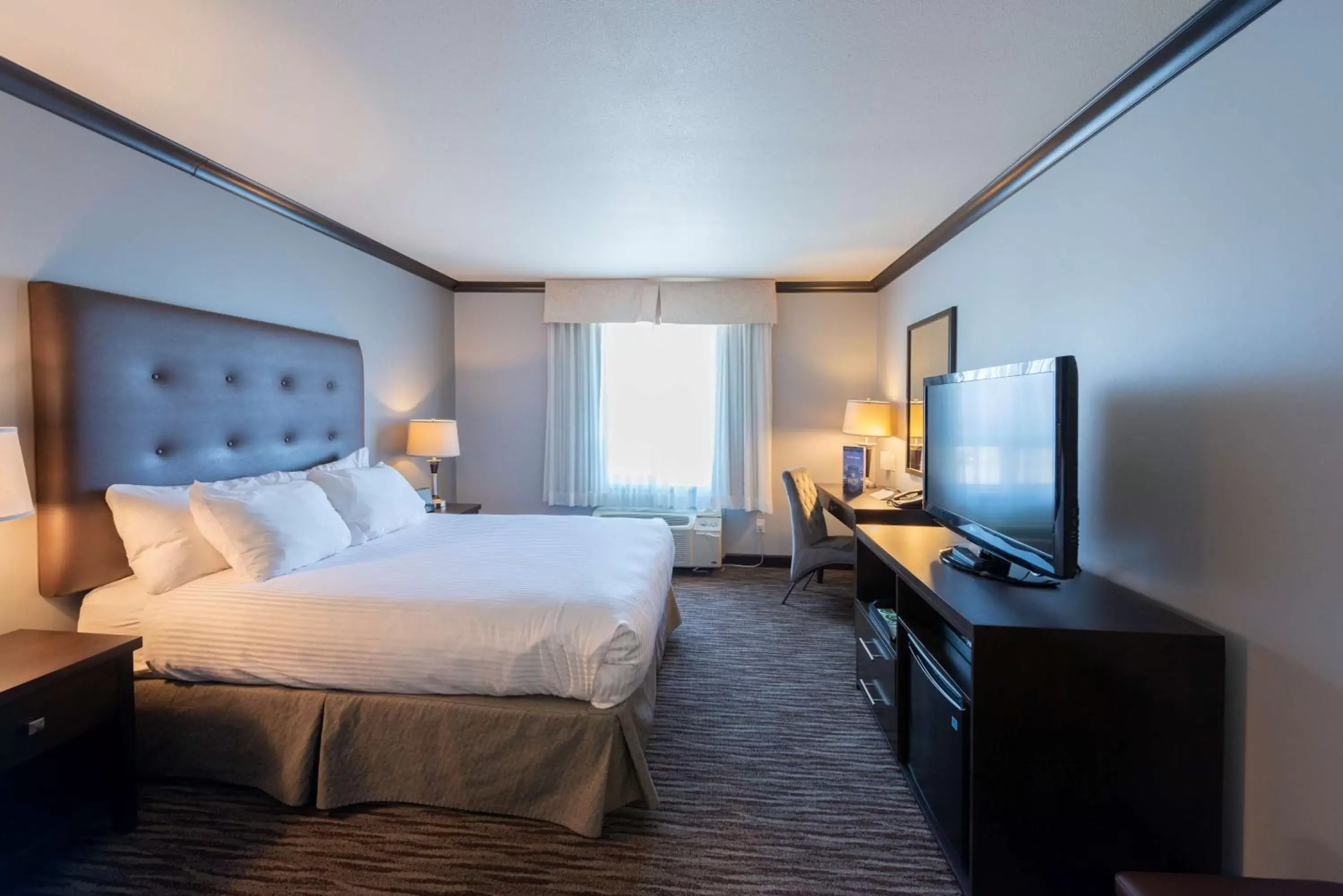 Bedroom, TV/Entertainment Center in Prestige Treasure Cove Resort, WorldHotels Elite