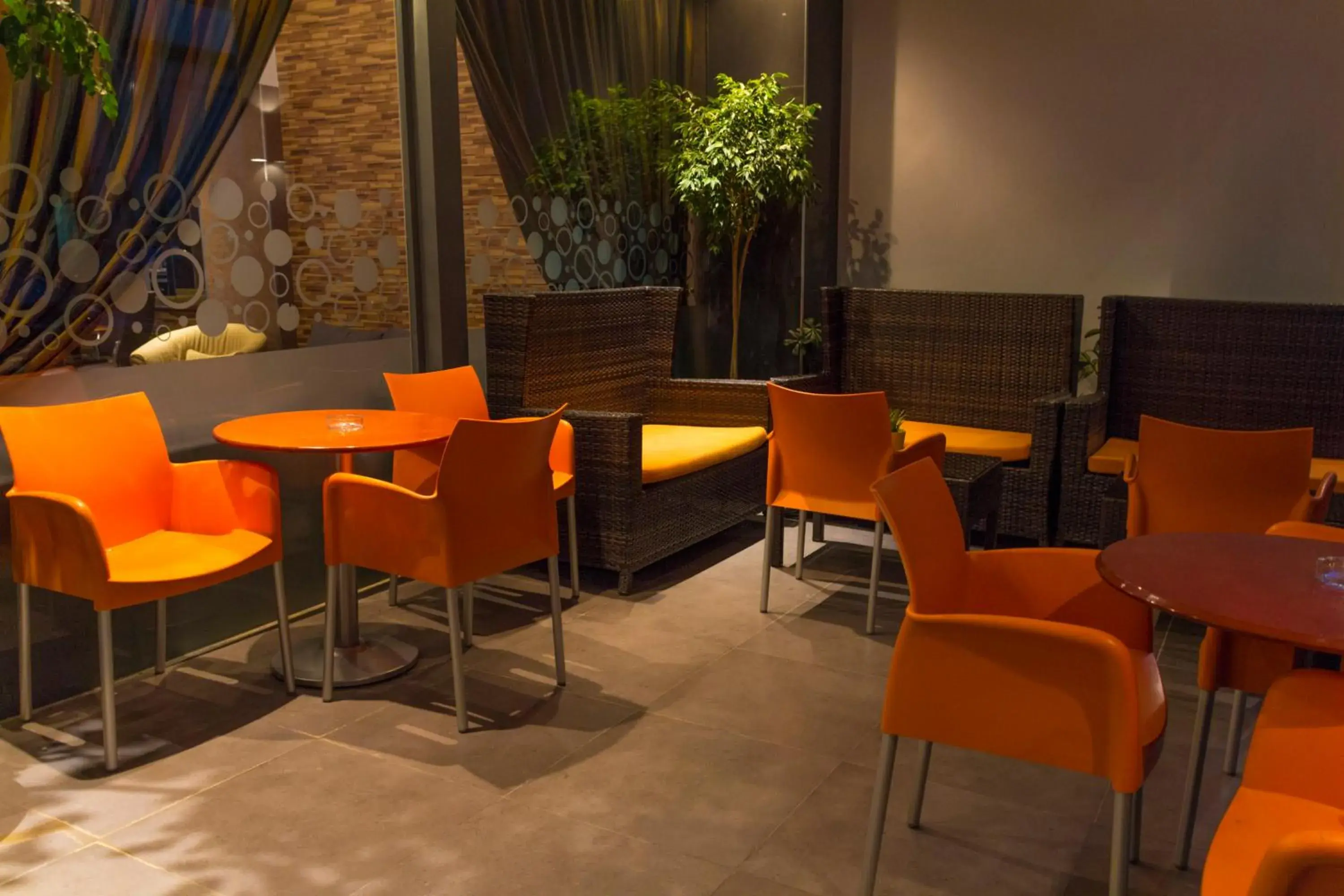 Lounge or bar, Restaurant/Places to Eat in Athens Choice Hotel