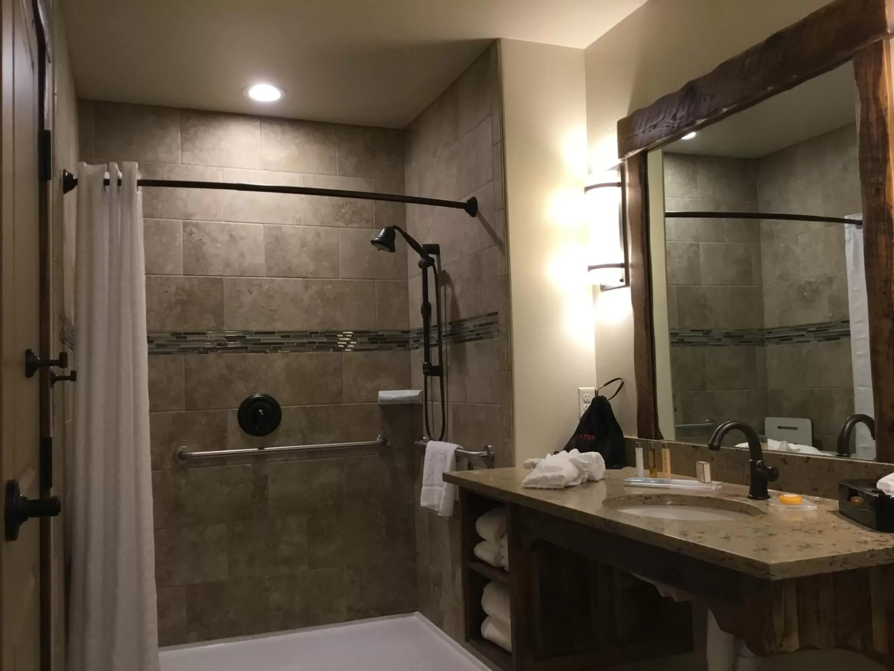 Bathroom in Glacier International Lodge