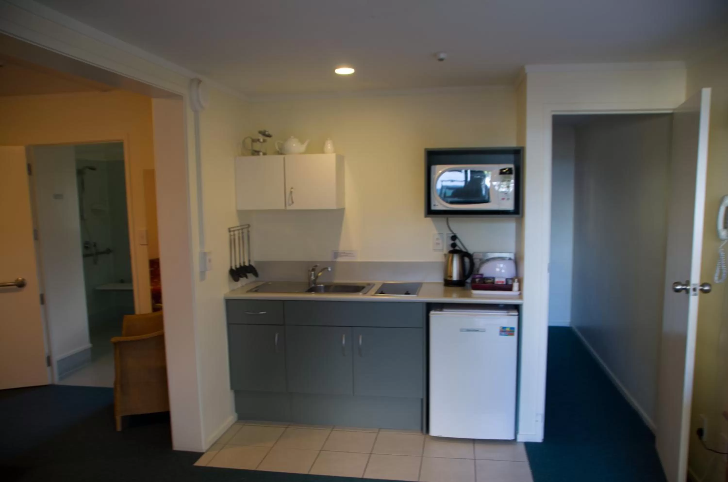 Kitchen or kitchenette in Bay Sands Seafront Studios