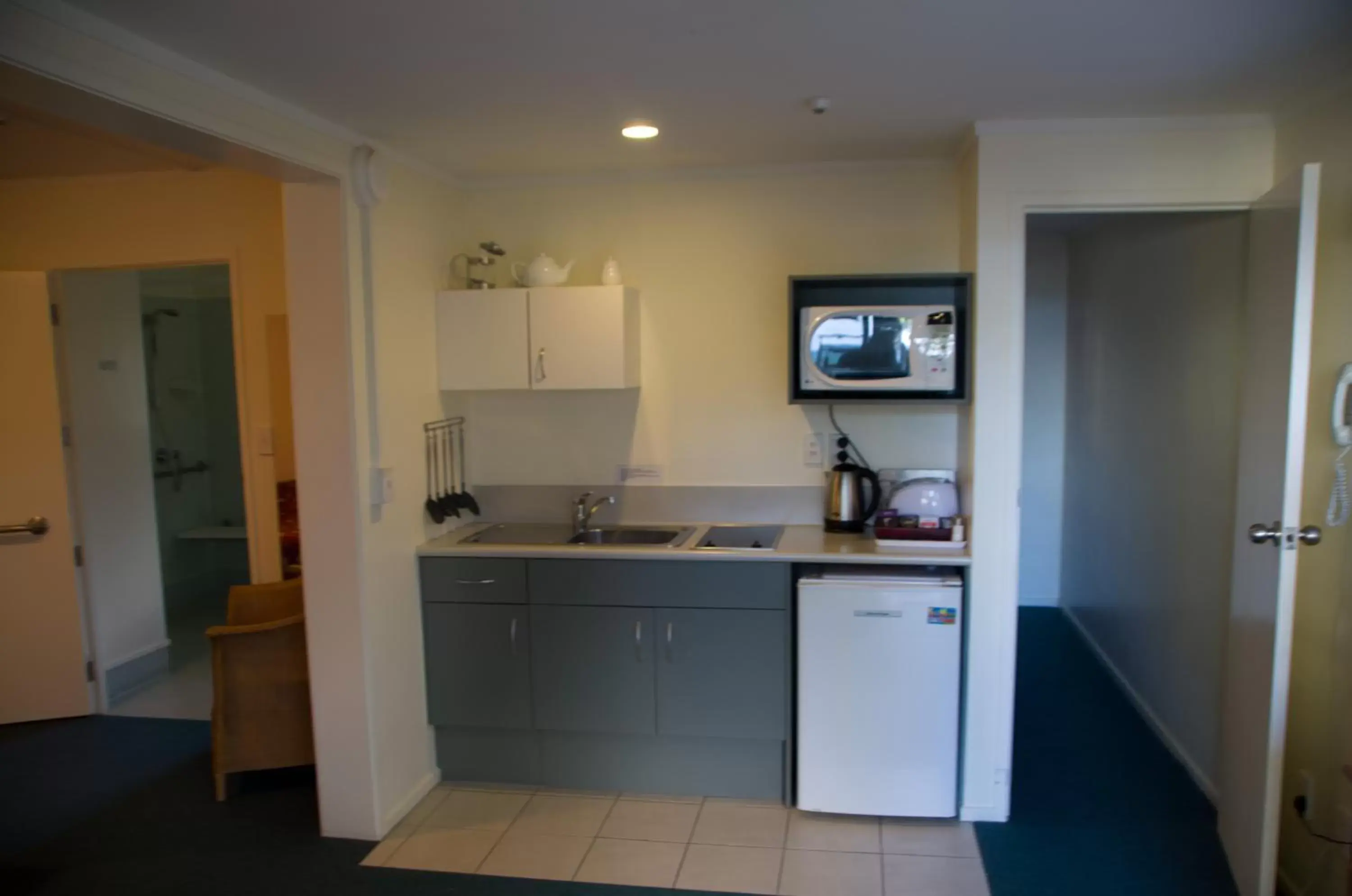 Kitchen or kitchenette, Kitchen/Kitchenette in Bay Sands Seafront Studios