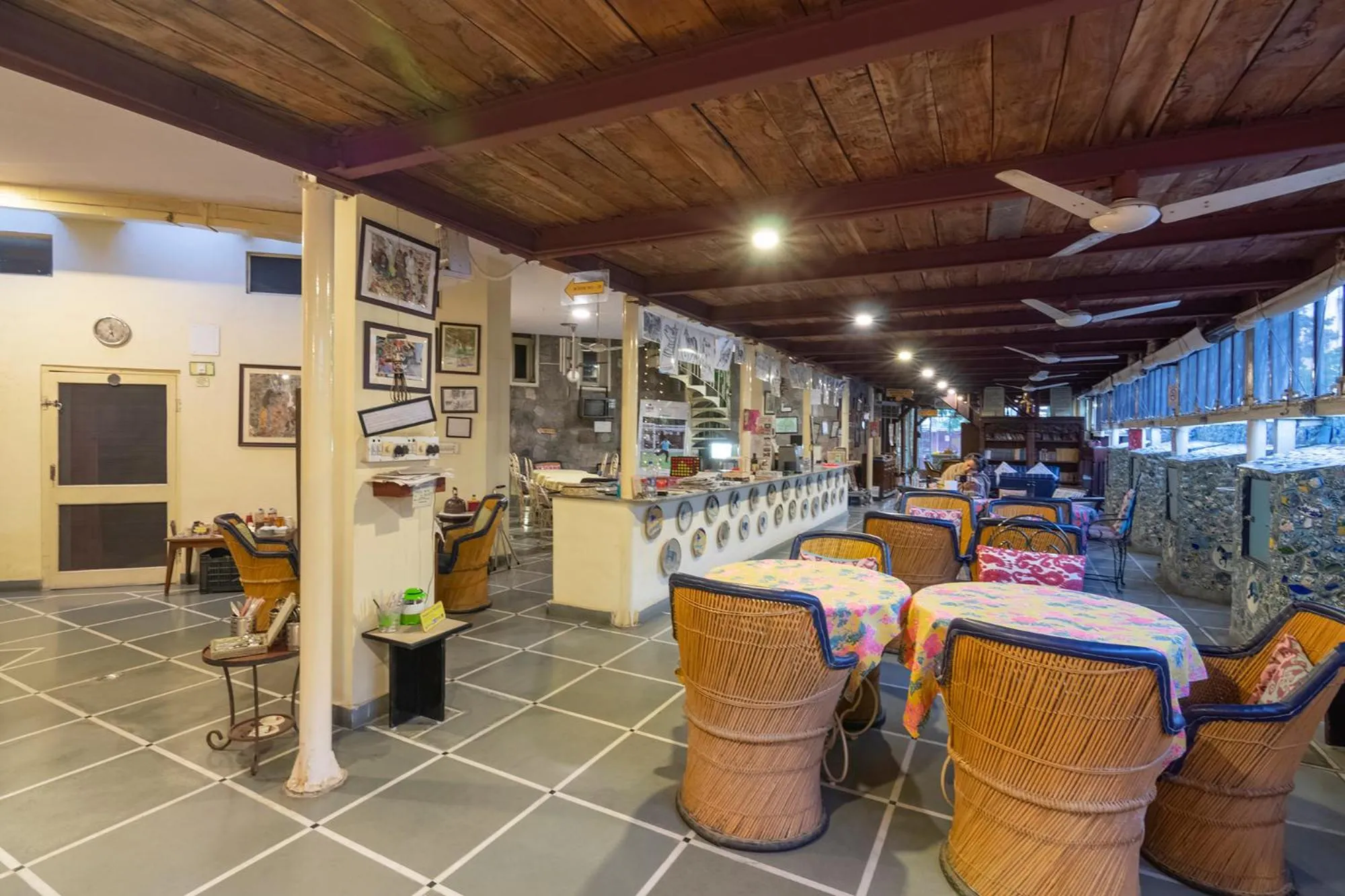 Restaurant/places to eat in Jaipur Inn