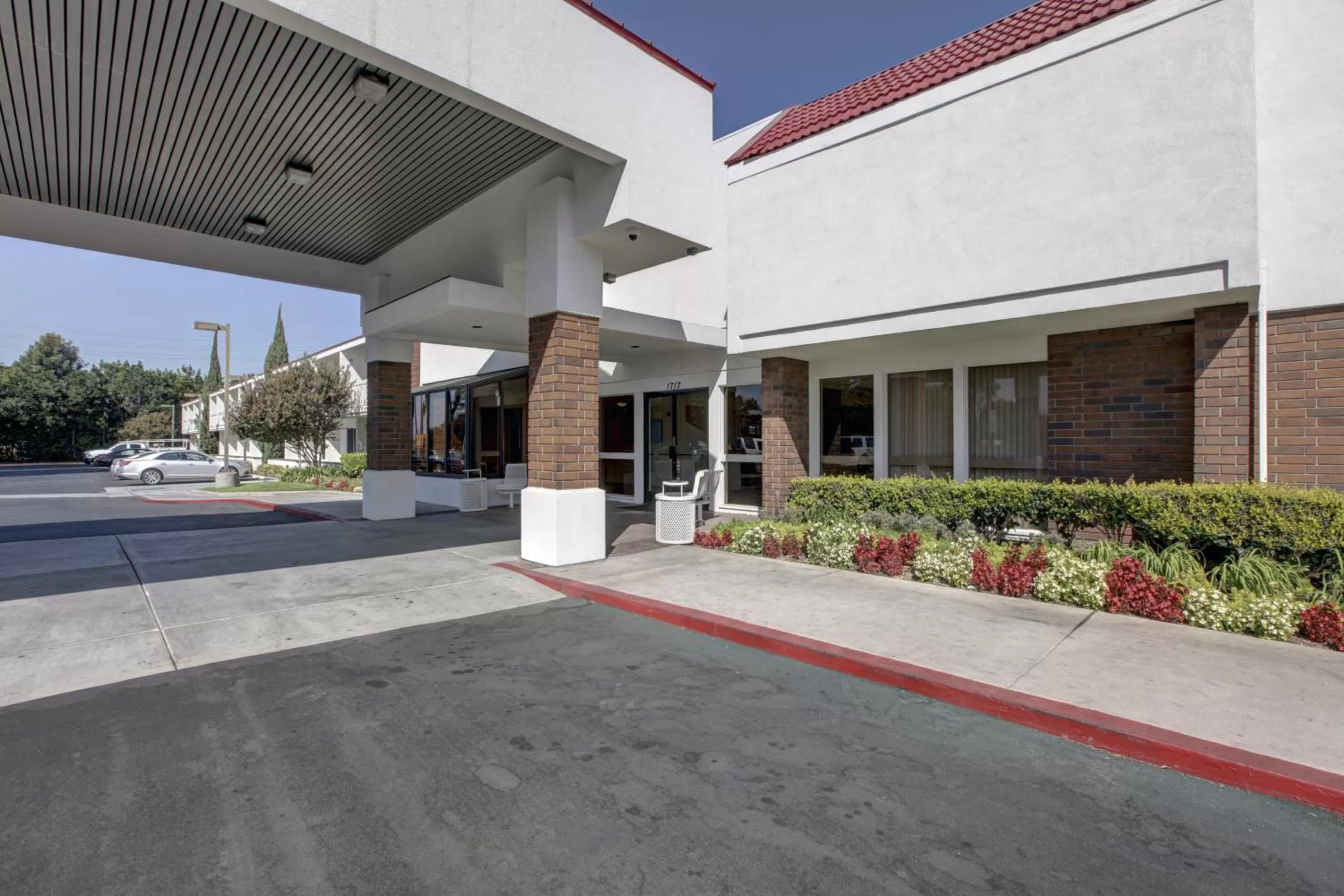 Facade/entrance in Motel 6-Santa Ana, CA - Irvine - Orange County Airport
