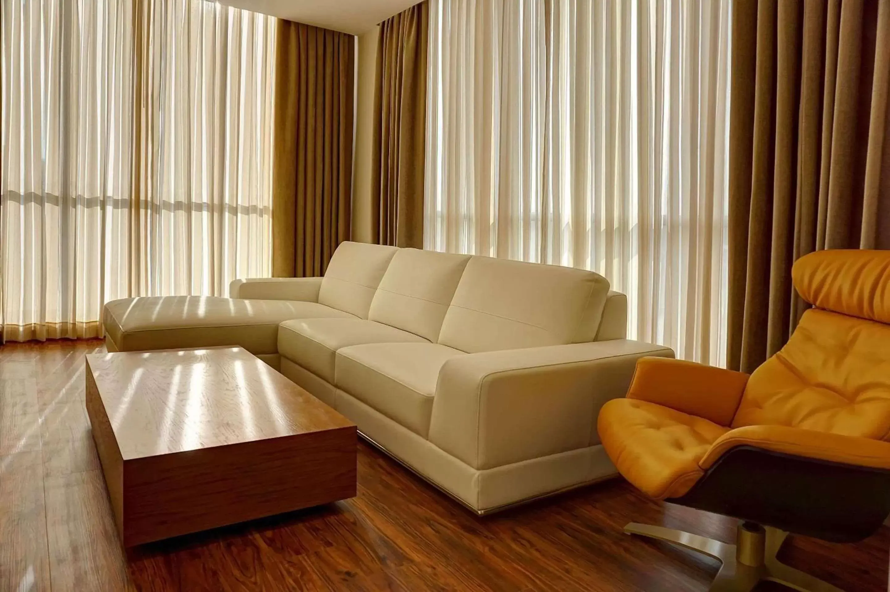 Bedroom, Seating Area in Radisson Hotel Guayaquil