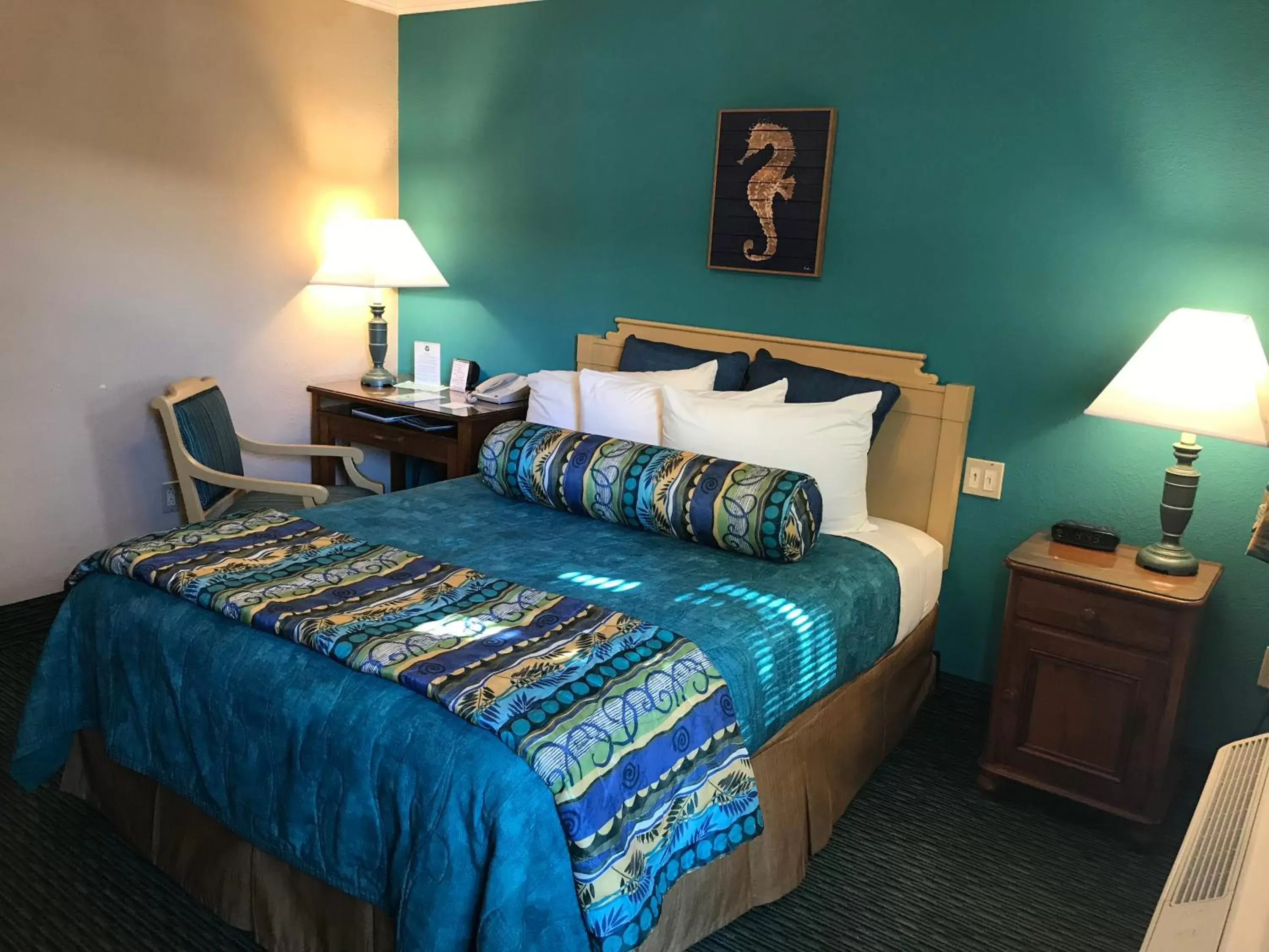 Photo of the whole room, Bed in Sun Viking Lodge - Daytona Beach