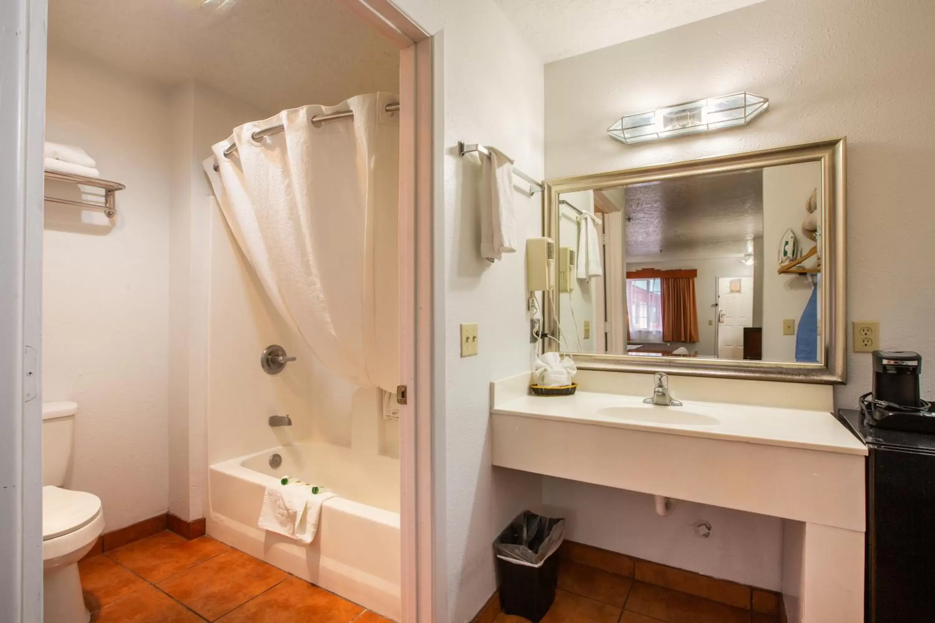 Bathroom in Sandia Peak Inn at Old Town Albuquerque