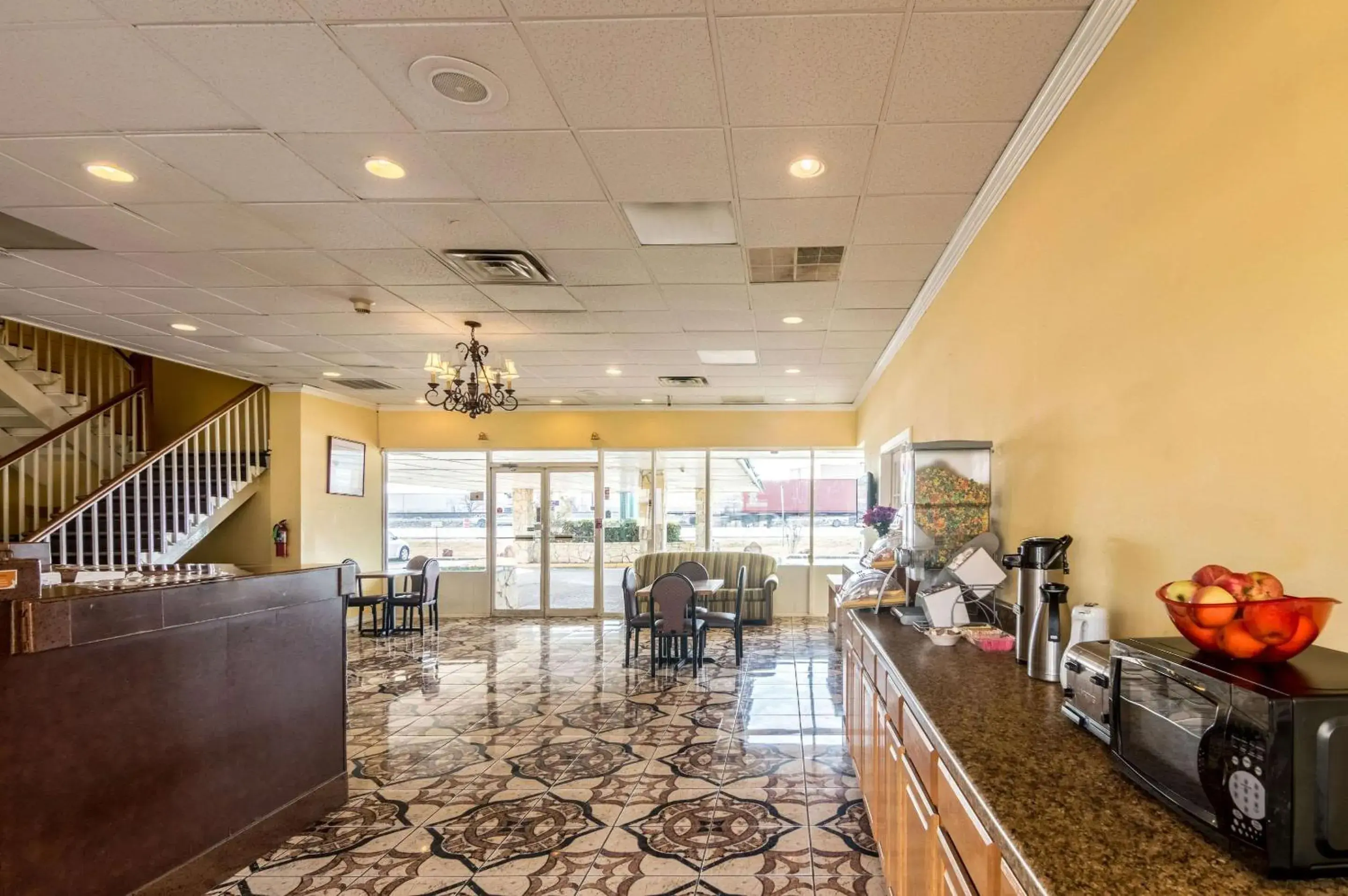 Lobby or reception in Rodeway Inn Arlington