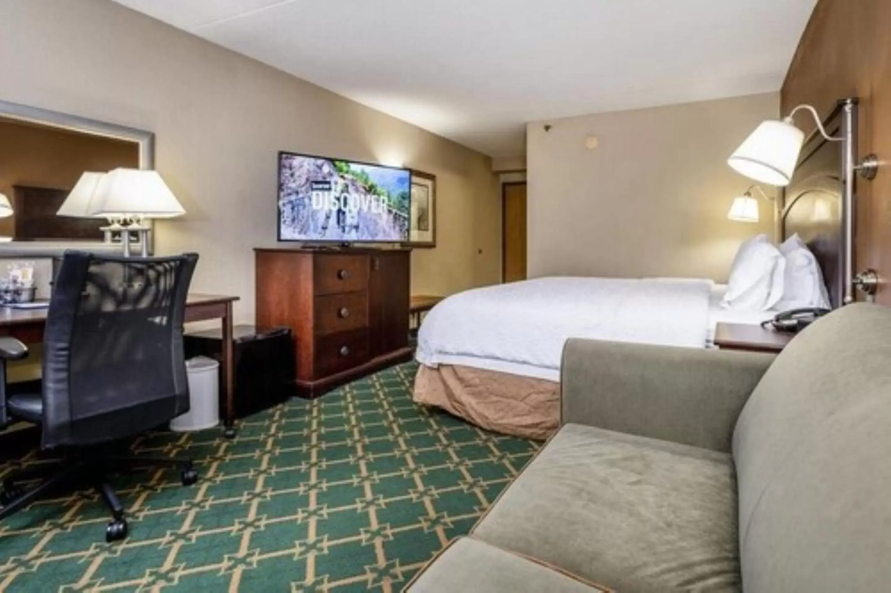Bedroom in Wingate by Wyndham Baltimore BWI Airport
