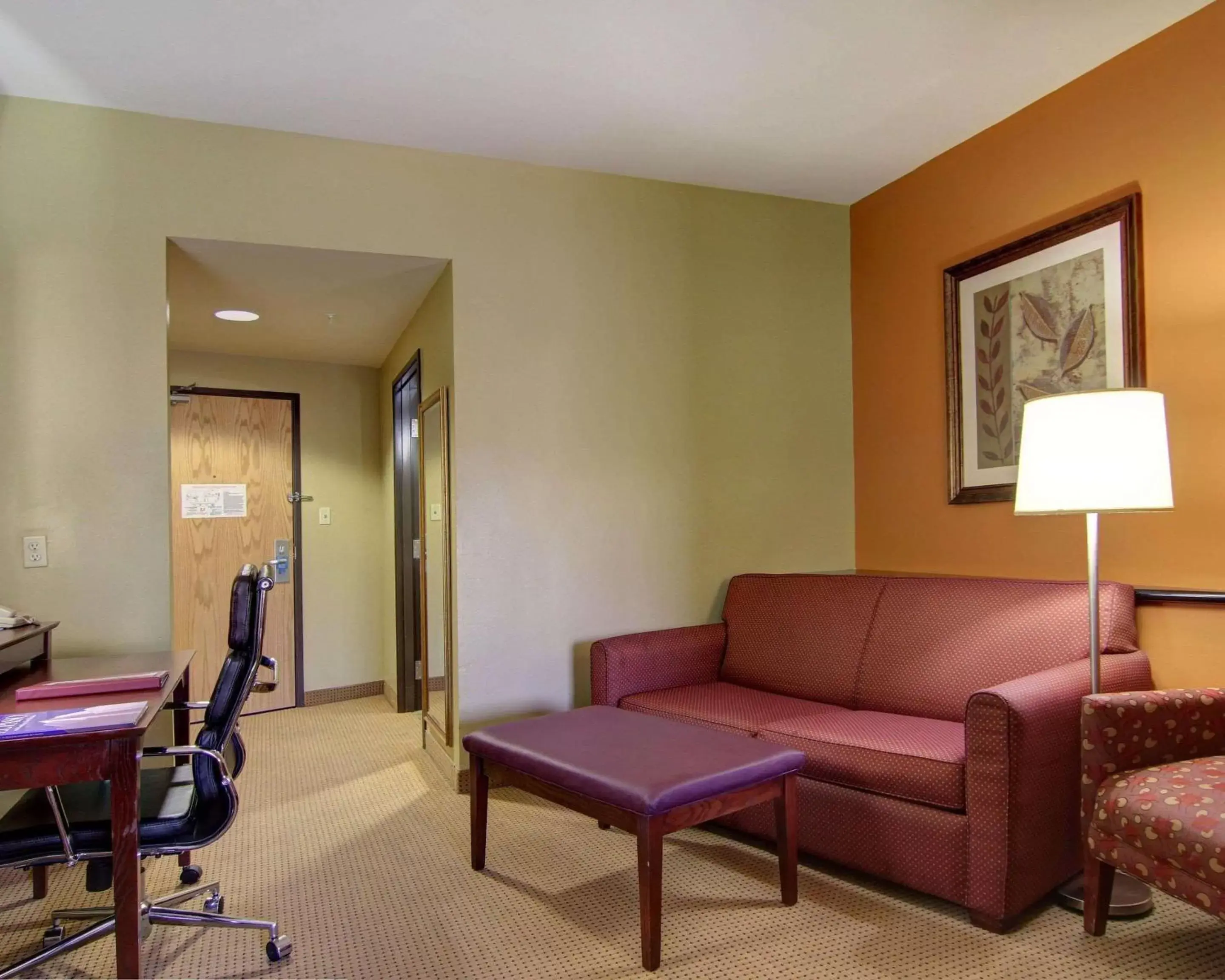 Photo of the whole room, Seating Area in Comfort Suites El Paso West