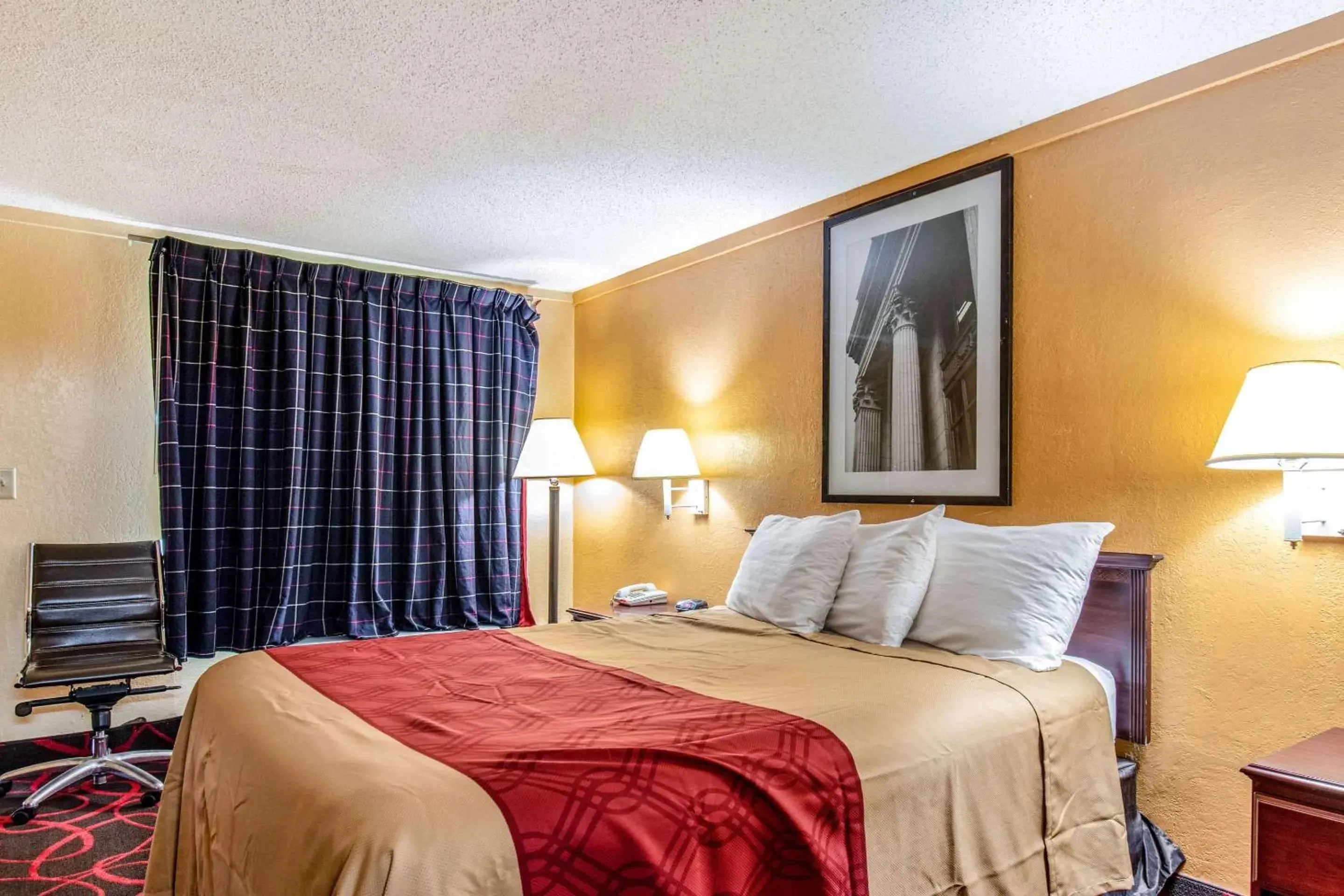 Photo of the whole room, Bed in Rodeway Inn