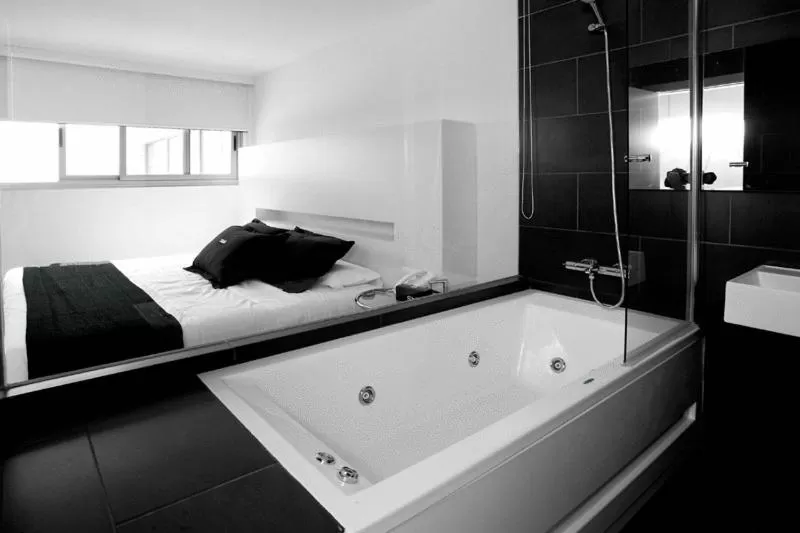 Bathroom, Bed in Shhh