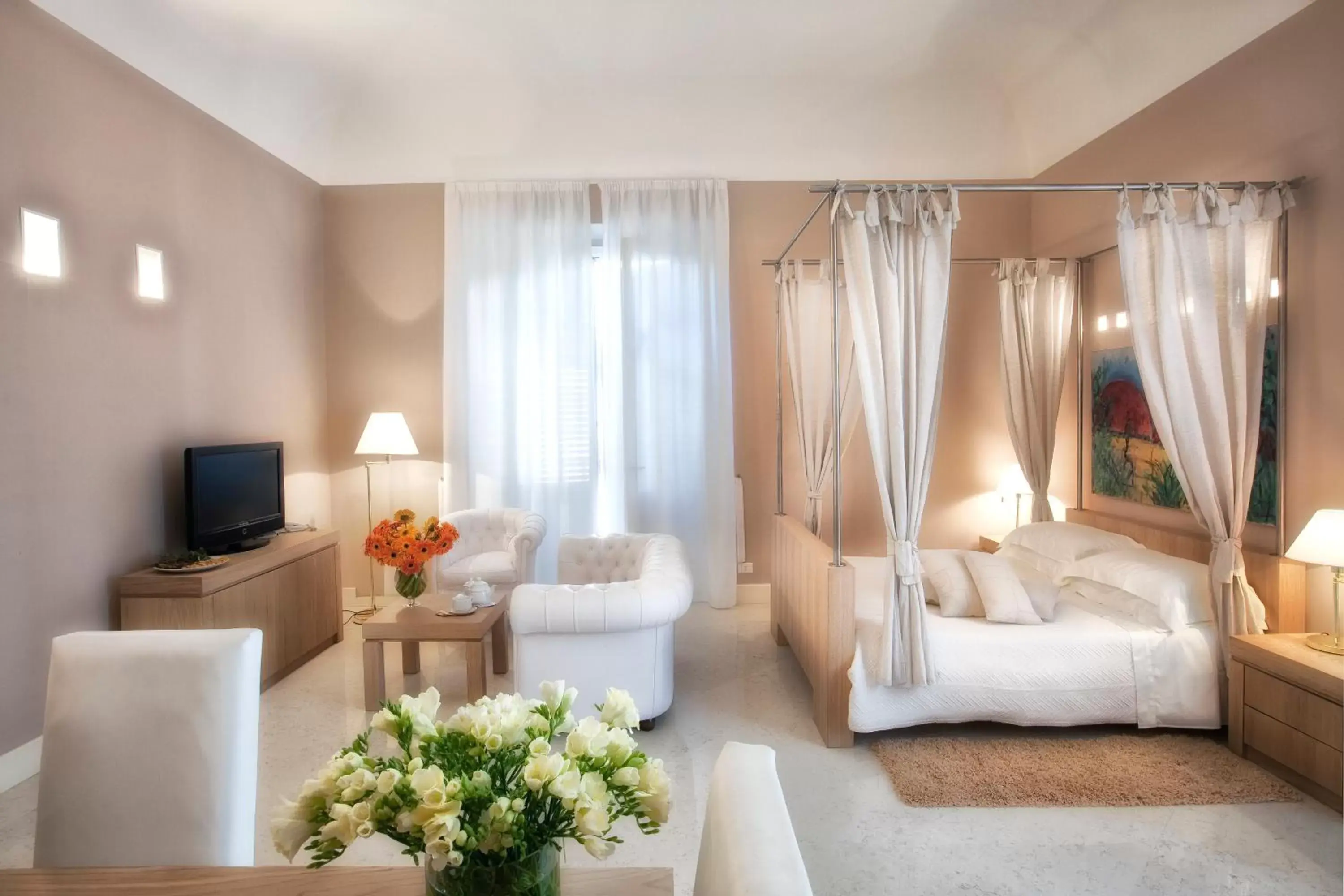 Bedroom, TV/Entertainment Center in Hotel Palazzo Brunaccini